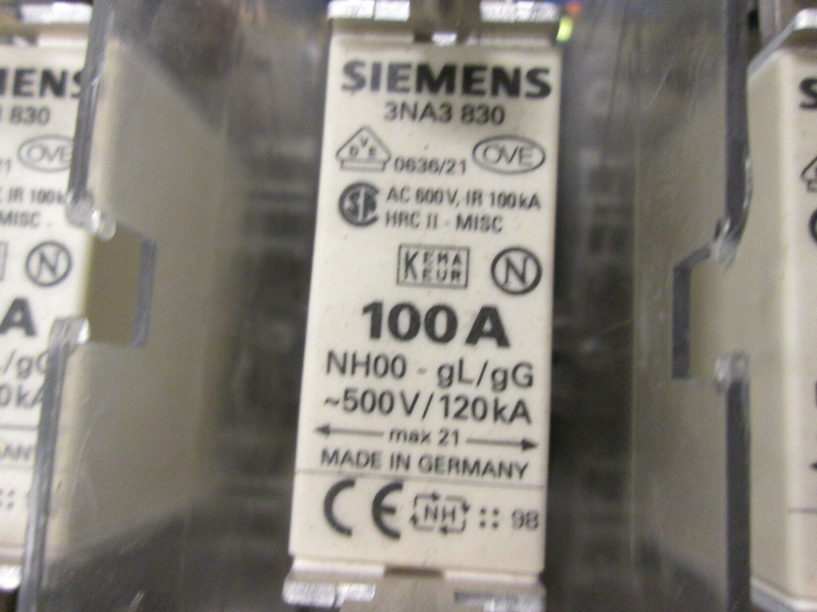 Siemens Fusible Disconnect Switch 3KL7122-4DC00 125A 690V 50/60Hz 3P Used