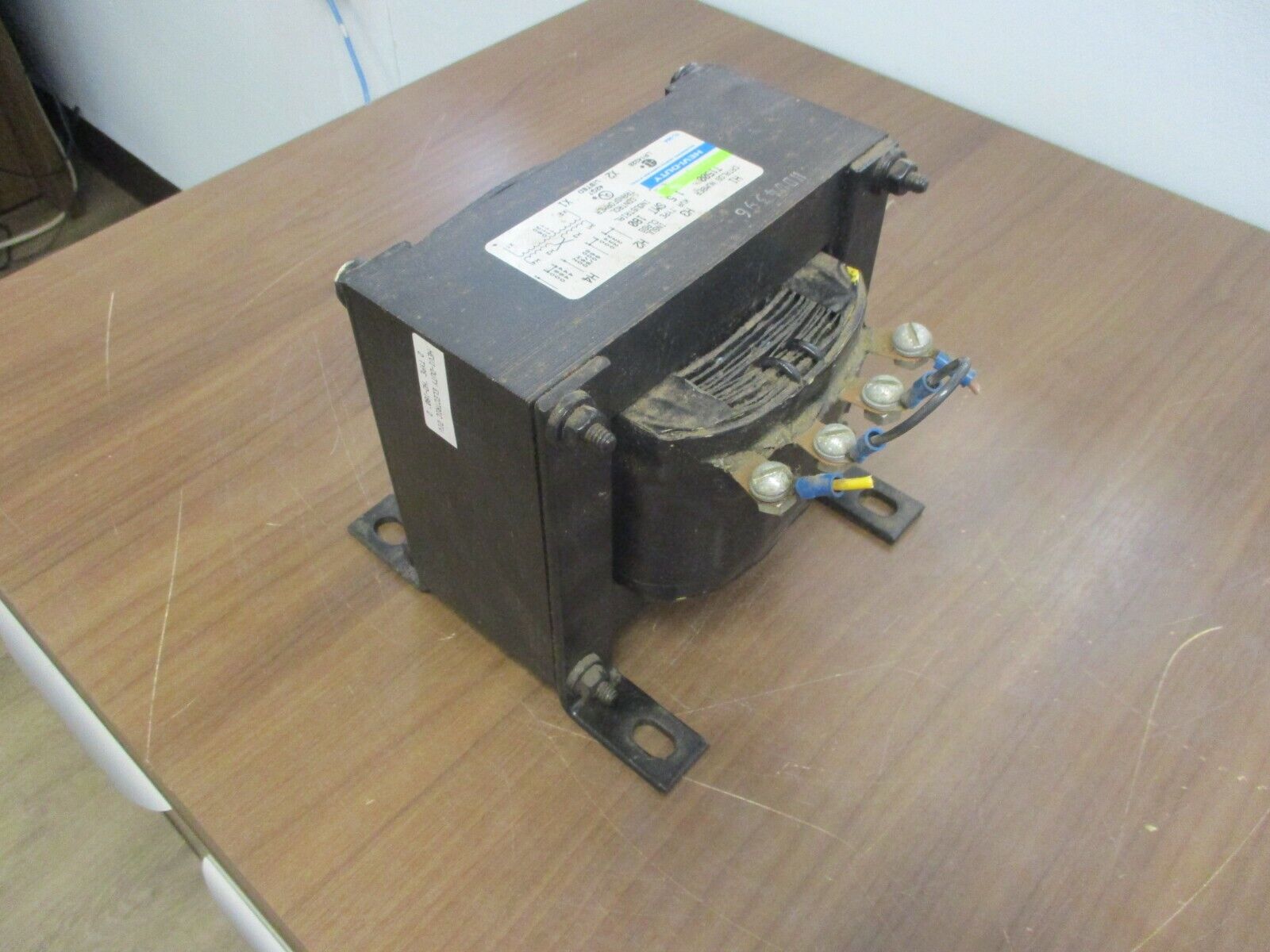 Square D SMT Transformer T1500 1.5kVA Pri:240/480V Sec:120V 50/60Hz Used