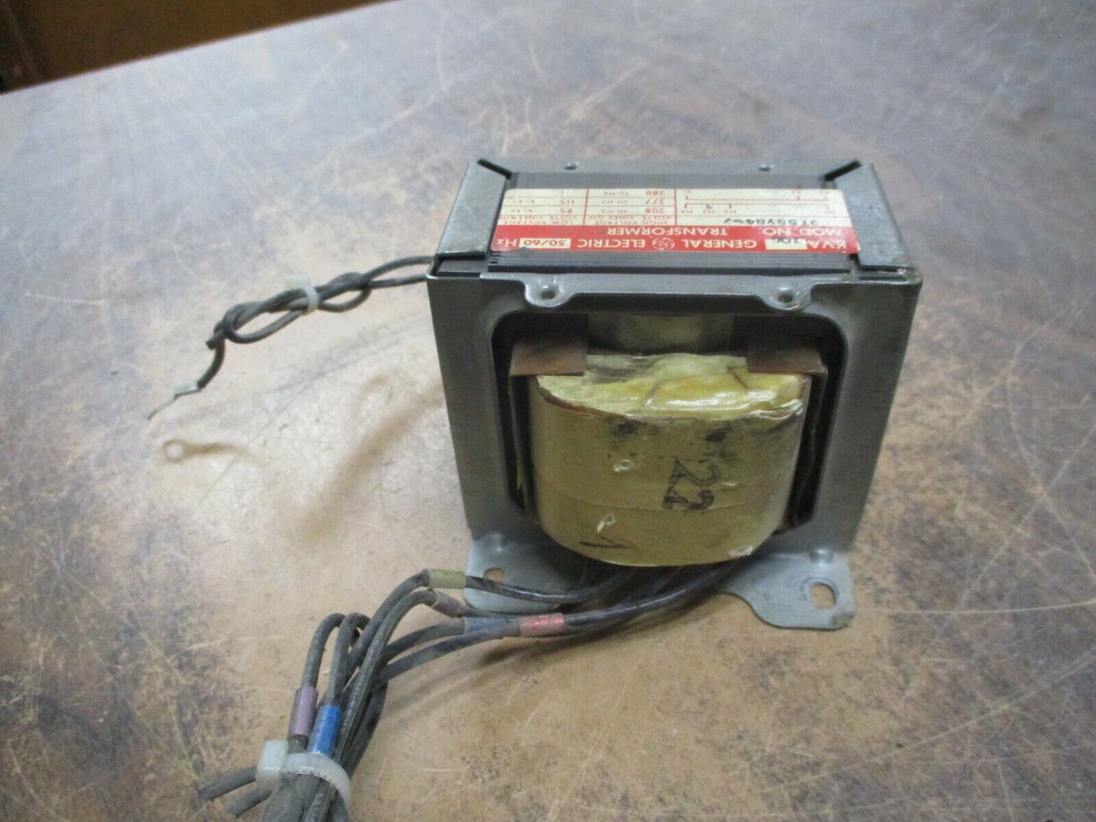 GE Transformer 9T55Y84G7 0.100KVA Pri: 208/277/380V Sec: 95/115V 50/60Hz Used