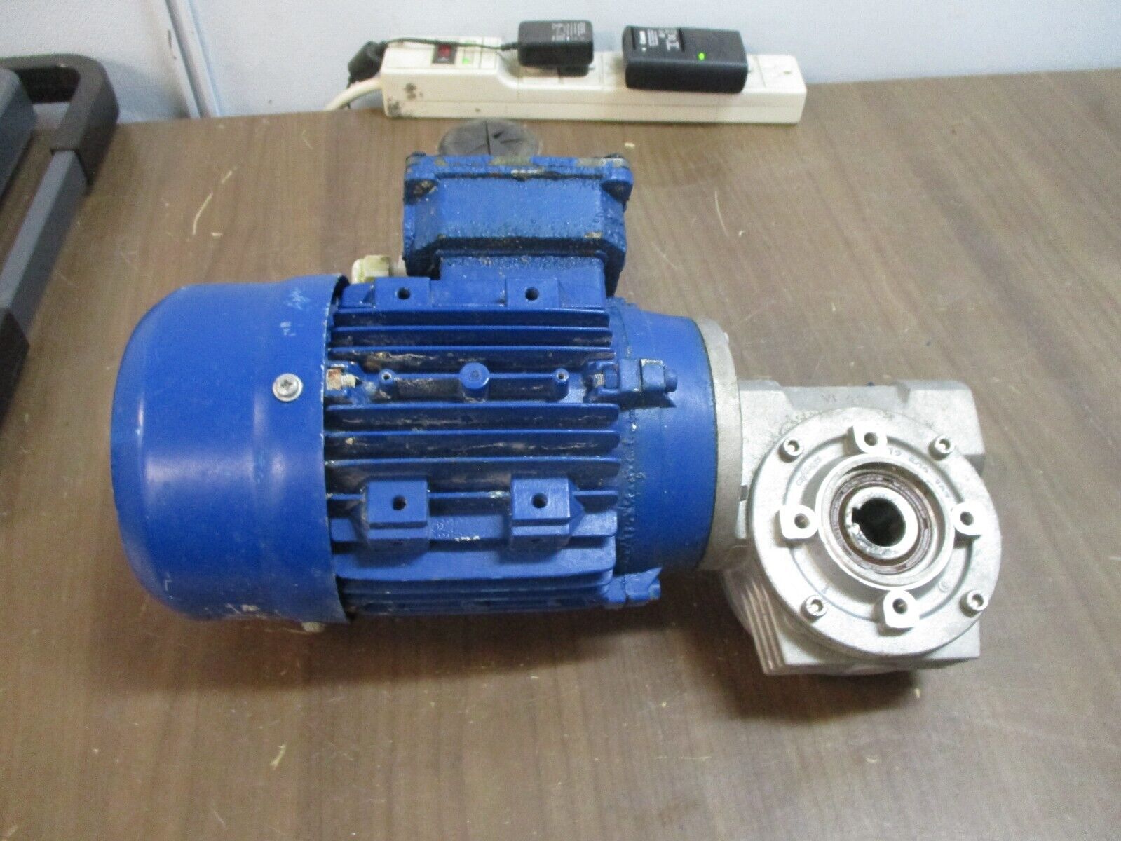 KLEE drive Gearmotor 160600670 0.3kW 1080RPM 276/480V 1.51/0.87A 60Hz Used