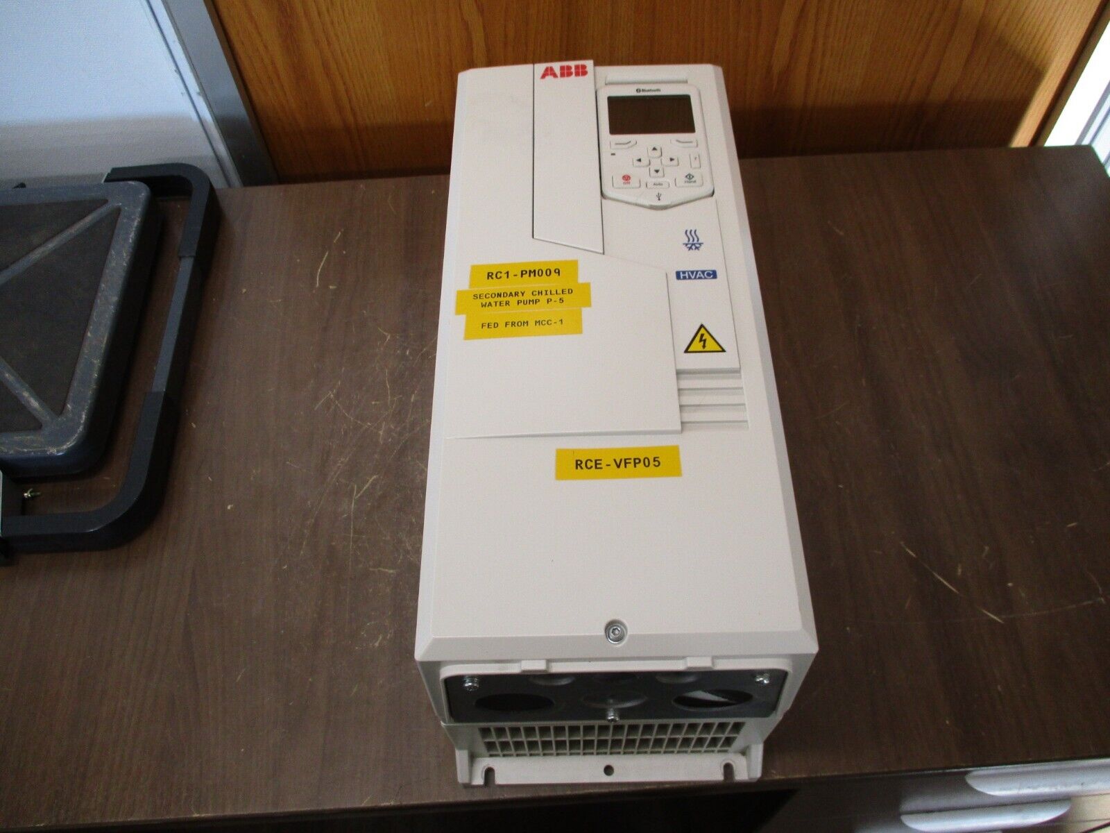 ABB ACH580 AC Drive ACH580-01-027A-4+J429 20HP 3Ph w/ Keypad Used