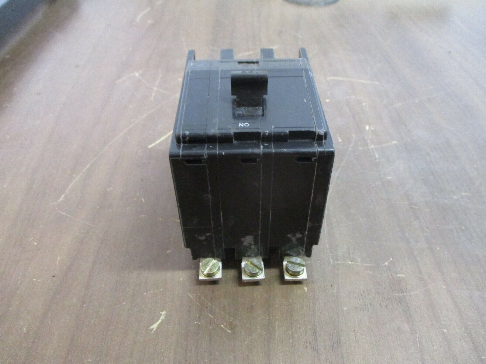 Square D Bolt-On Circuit Breaker QOB3100 100A 240V 3P Used