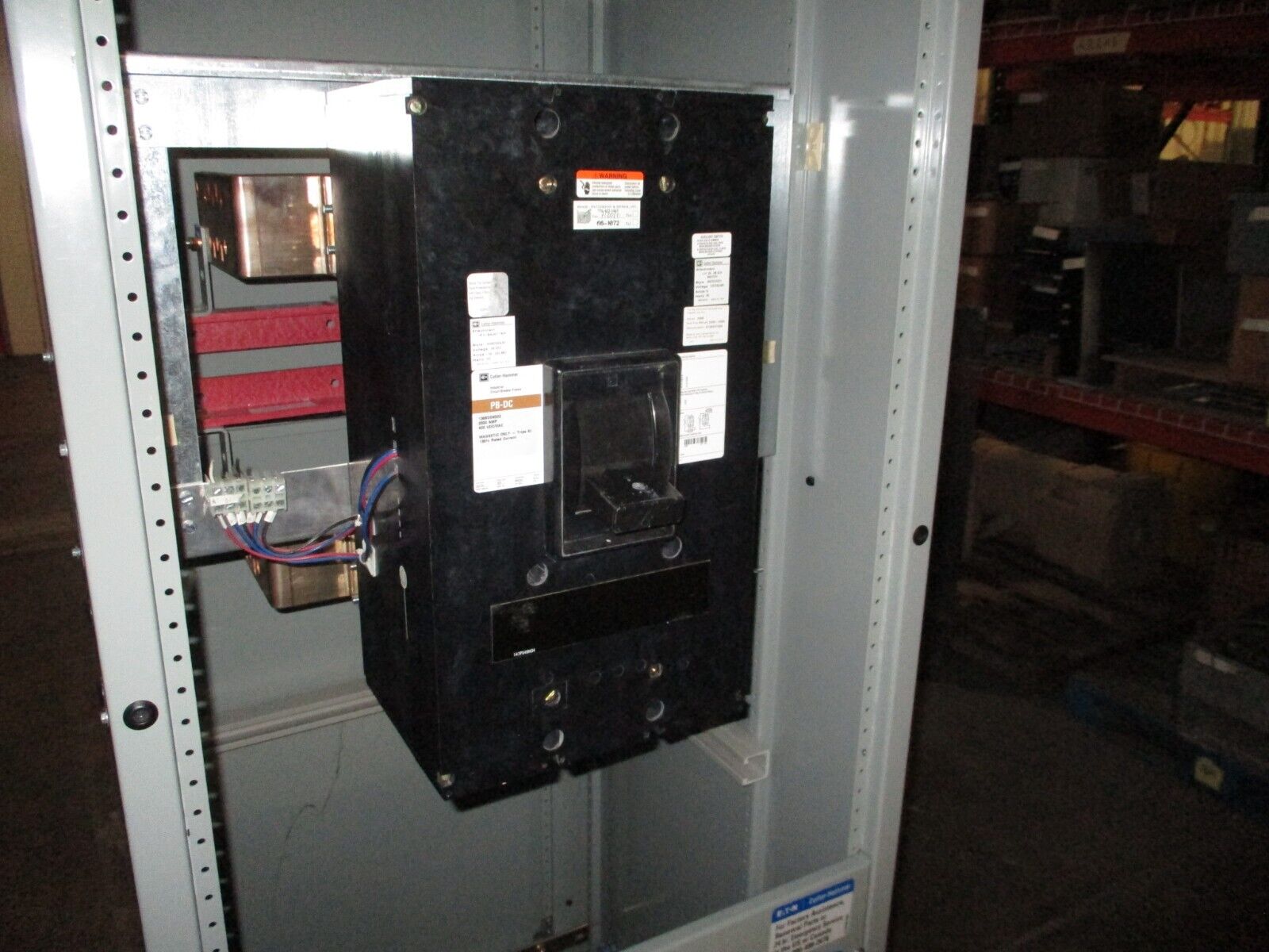 Cutler-Hammer Enclosed DC Circuit Breaker 1369D04G02 2000A 600VDC Used