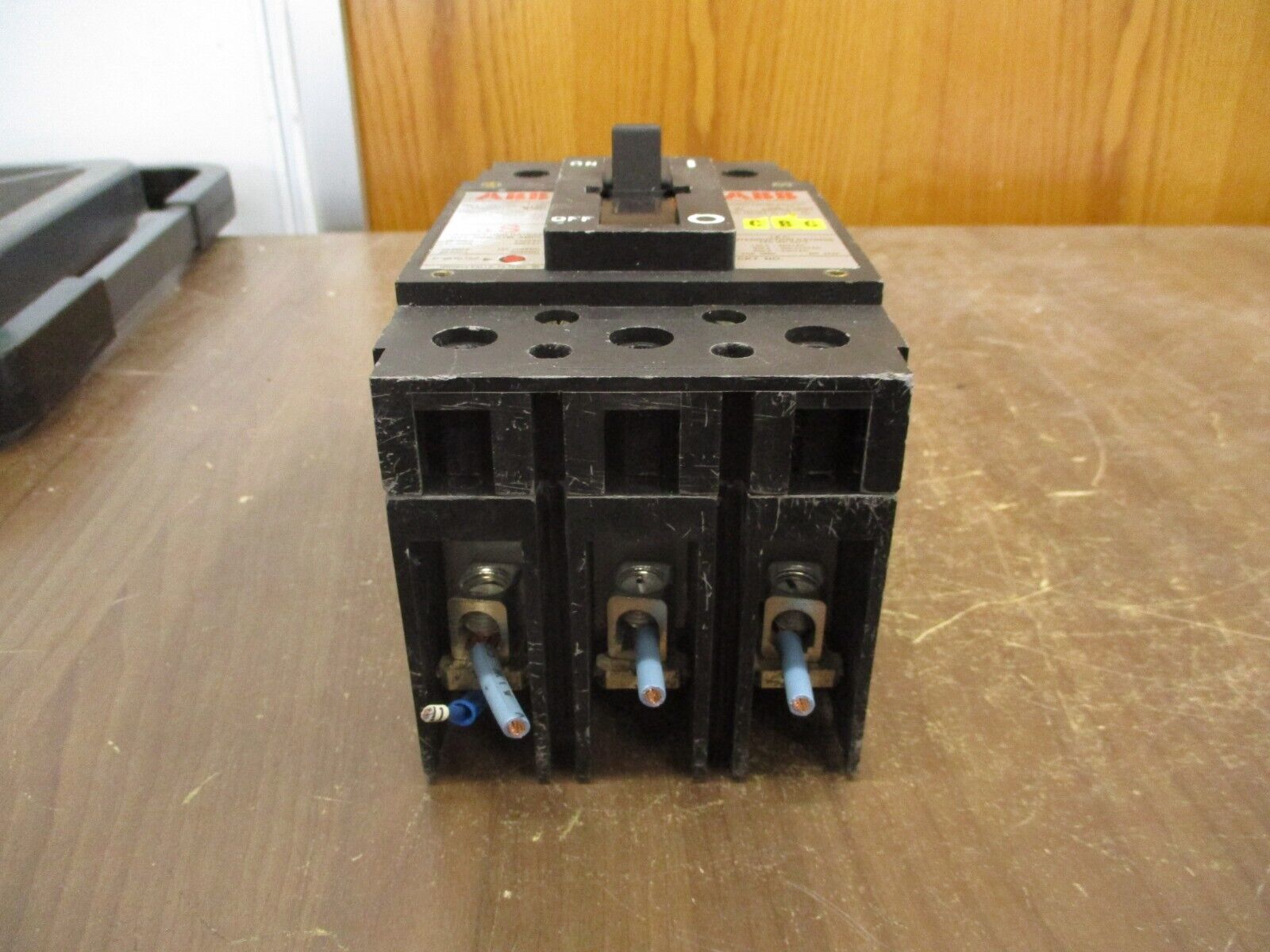 ABB Circuit Breaker ESB43040 40A 480V 3P Used