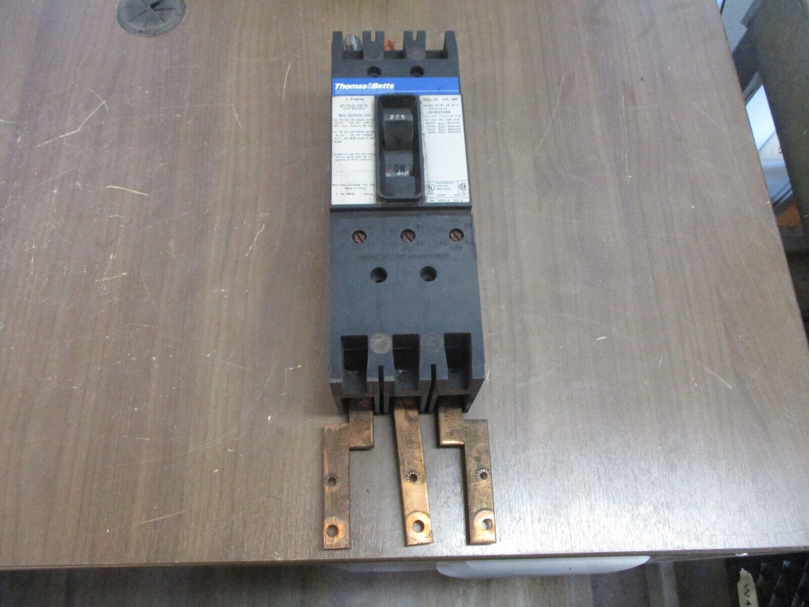 Thomas & Betts Circuit Breaker JS360225A 225A 600V 3P Used