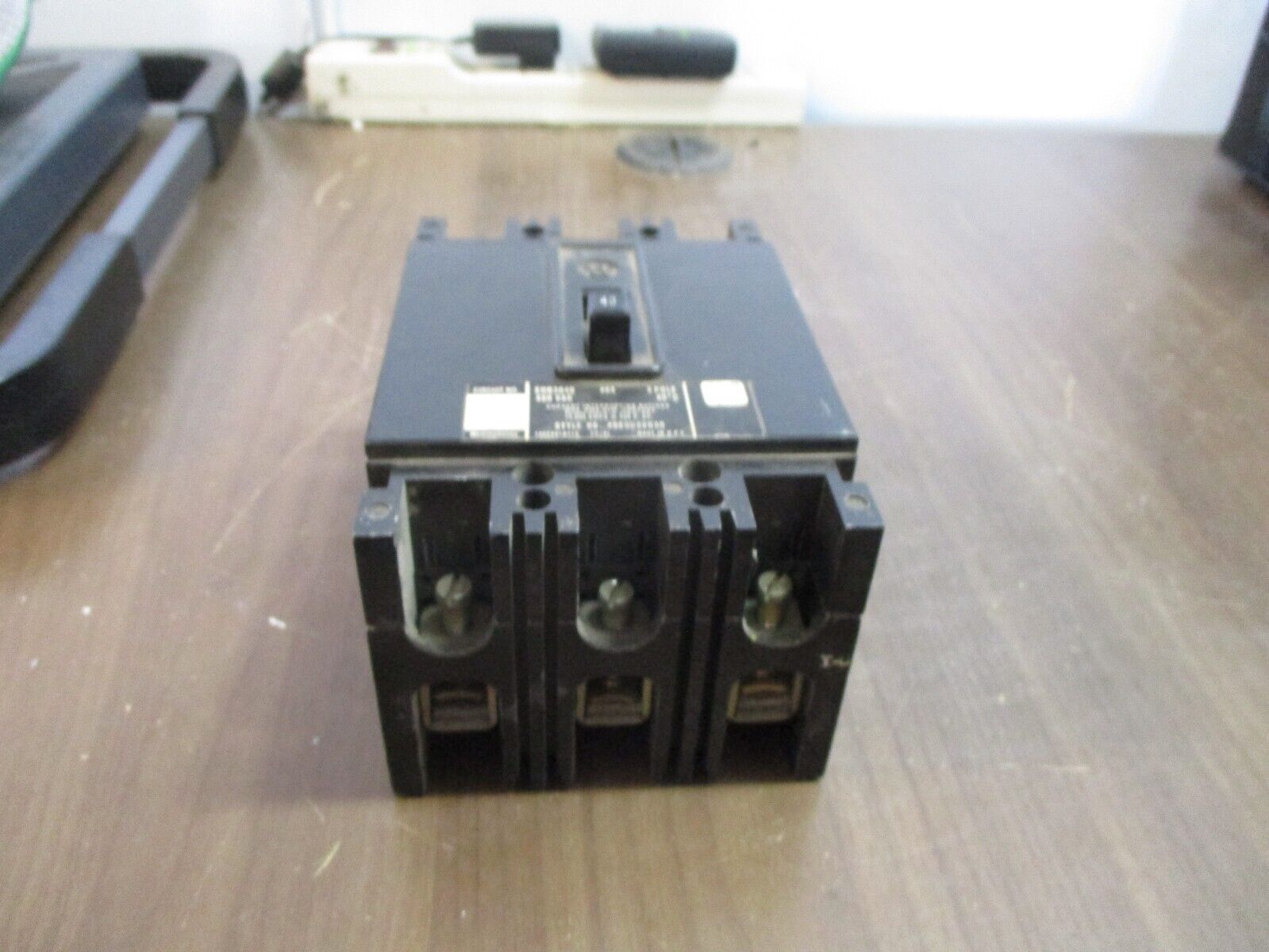 Westinghouse Circuit Breaker EHB3040 40A 480V 3P *Chipped Front* Used