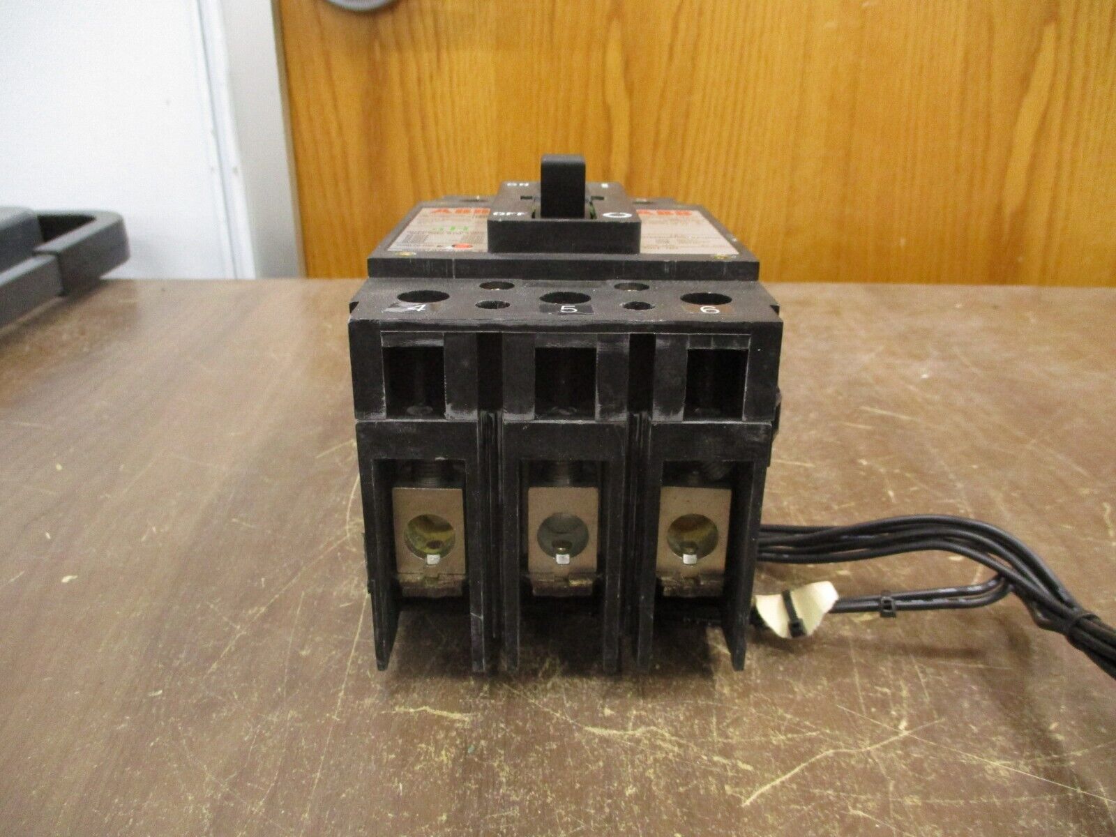 ABB Type EH Circuit Breaker EH-3P-100A 100A 600V 3P w/ Shunt Trip Used