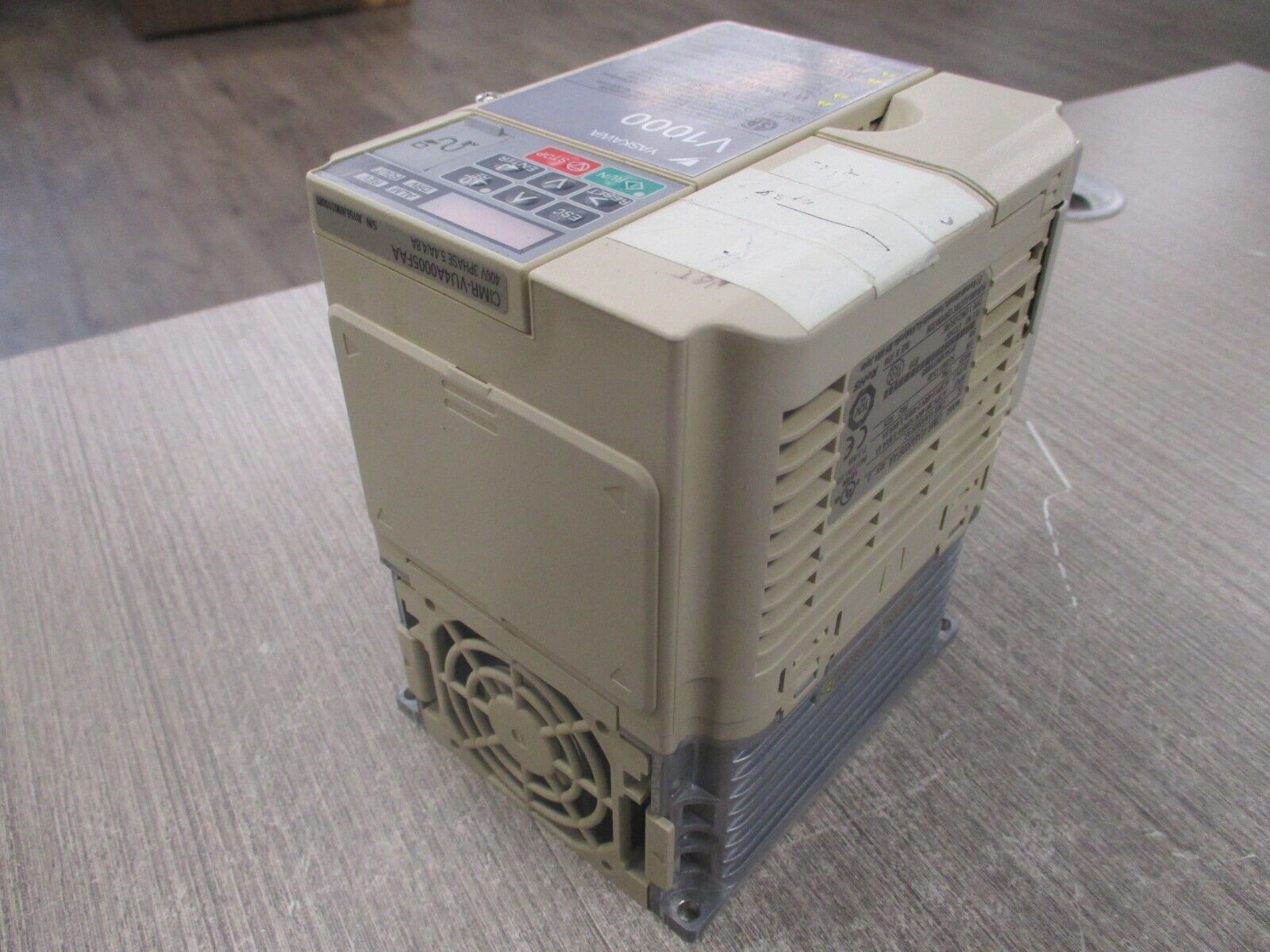 Yaskawa V1000 AC Drive CIMR-VU4A0005FAA Rev.D 3HP 3Ph Input: Output: Used