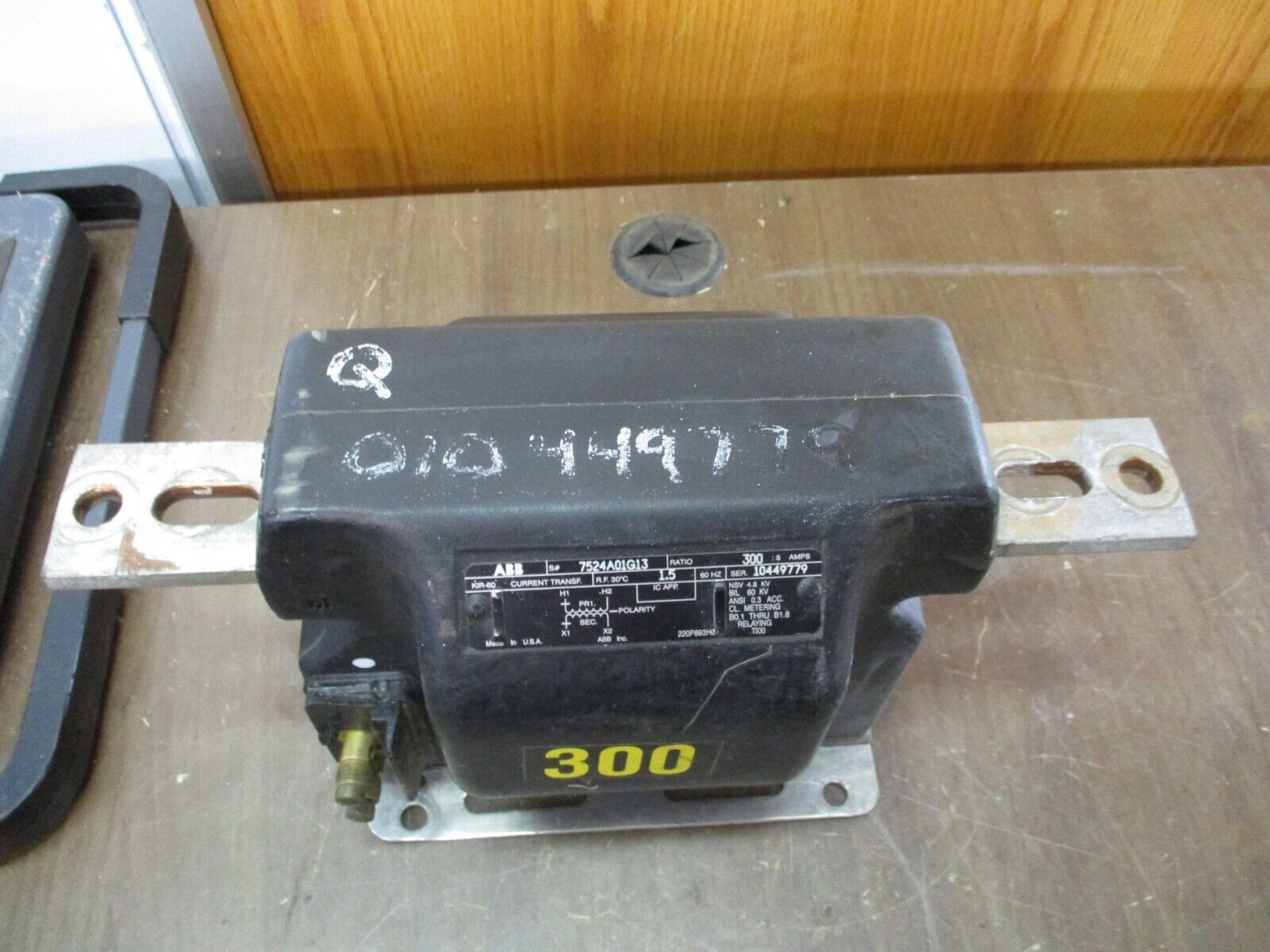 ABB KIR-60 Current Transformer 7524A01G13 Ratio 300:5A 60Hz 60kV BIL Used