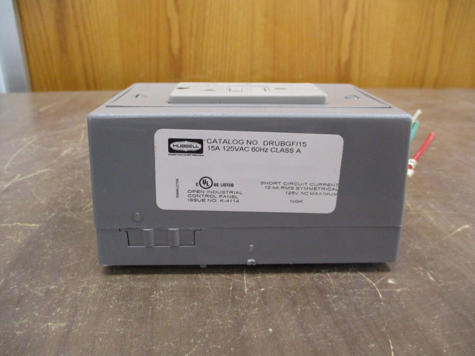 Hubbell DIN Rail Utility Box DRUBGFI15 15A 125V 60Hz GFCI Duplex Used