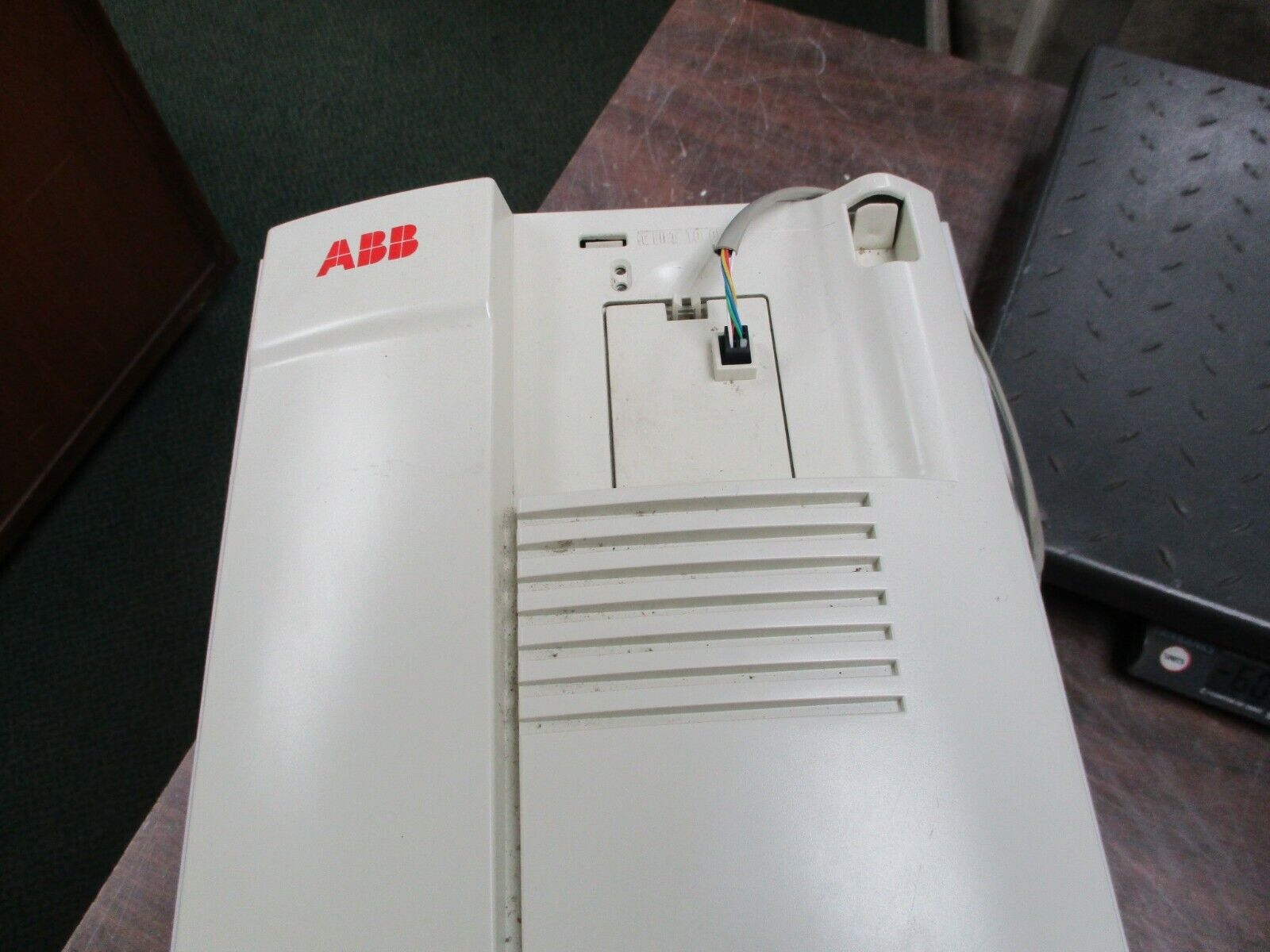 ABB ACH401 AC Drive ACH401C02532 30HP 3Ph w/ Keypad w/ External Mount Used