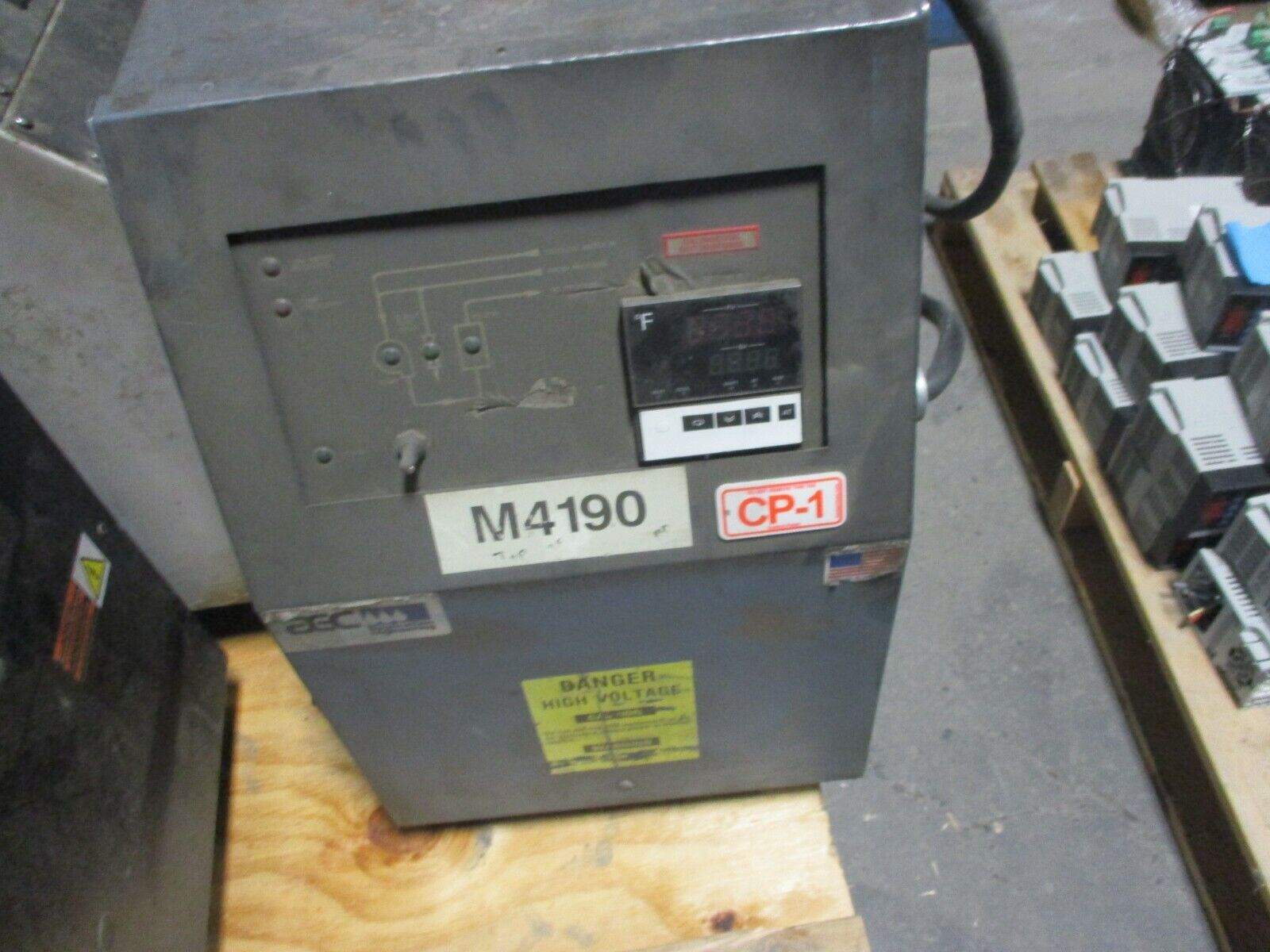 AEC Water Temperature Control Unit TDW-1NX 460V 3Ph 60Hz 21A Used