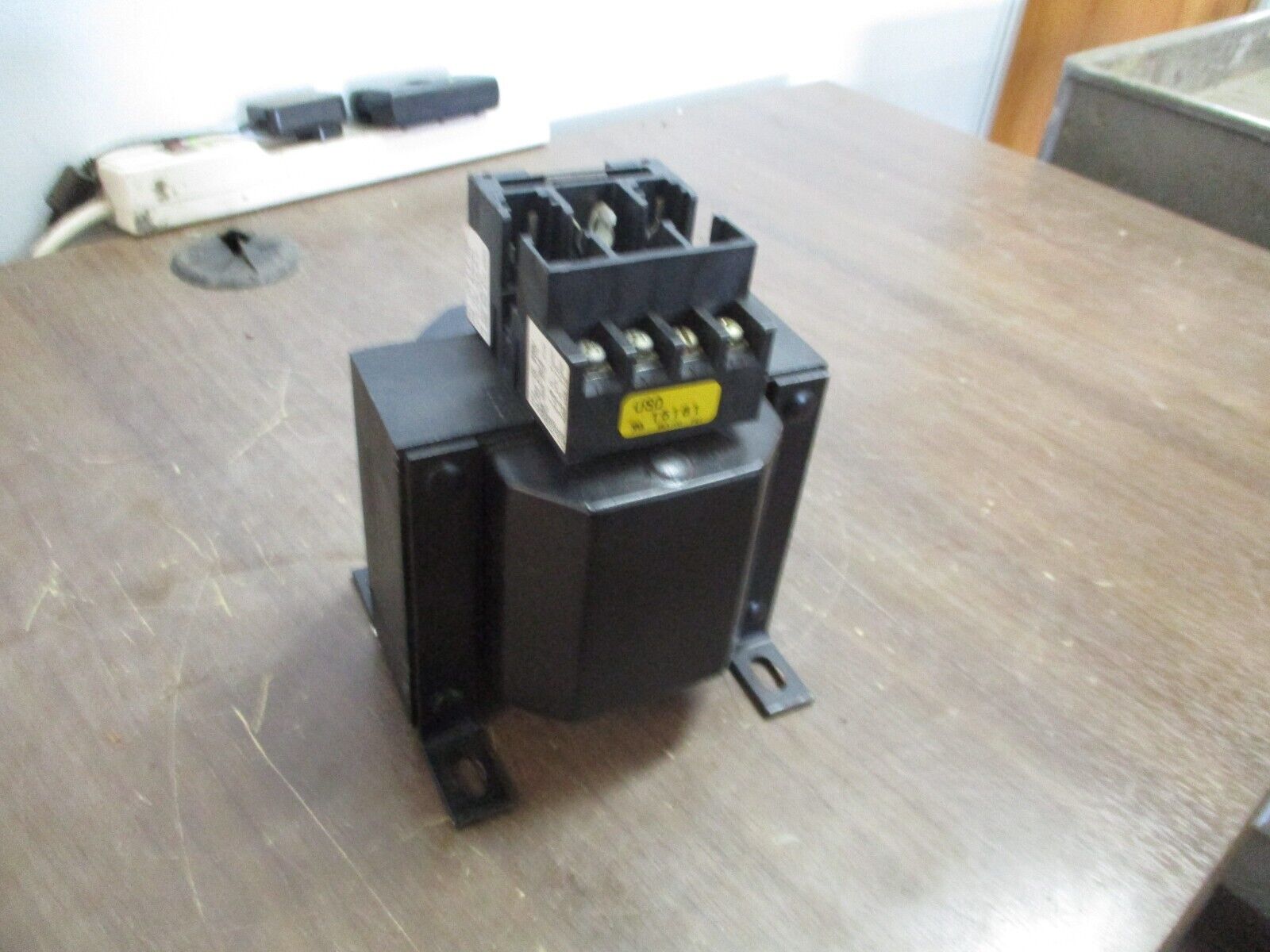 Hevi-Duty Control Transformer E3803PBX 0.380KVA Pri: 240/480V Sec: 120V 50/60Hz