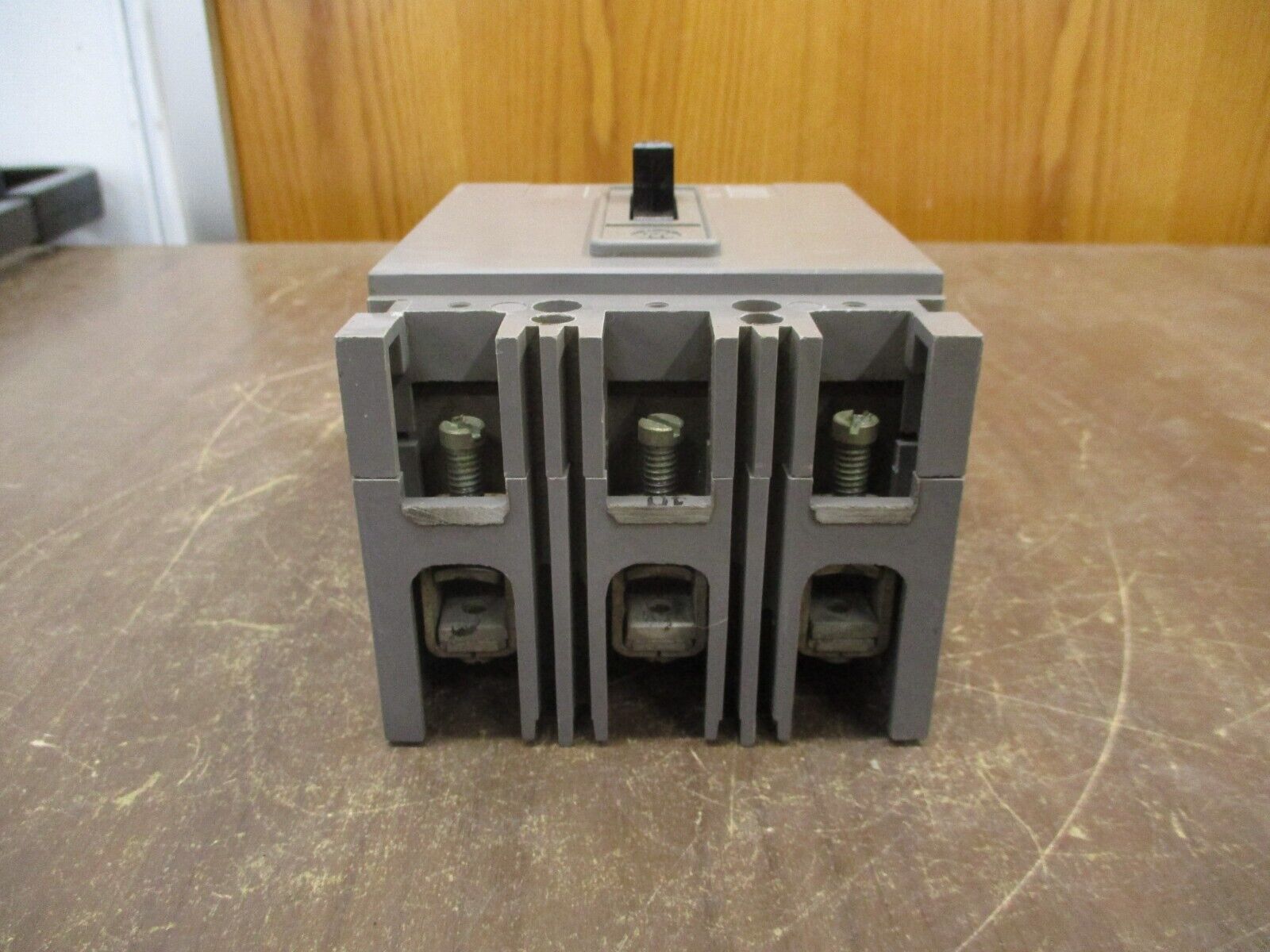 Westinghouse Circuit Breaker HFB3040L 40A 600V 3P Used