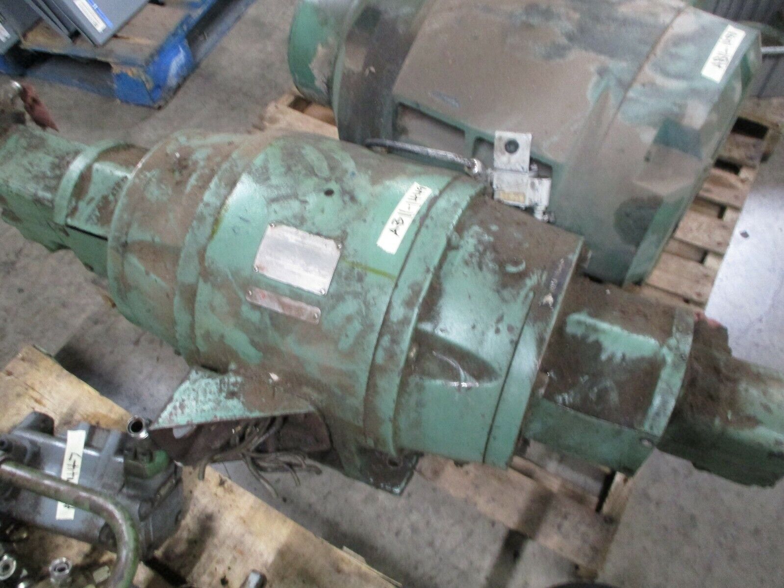 Vickers Vane Pumps w/ Motor 520V25A5 25HP 1200RPM 230/460V 66/33A Used