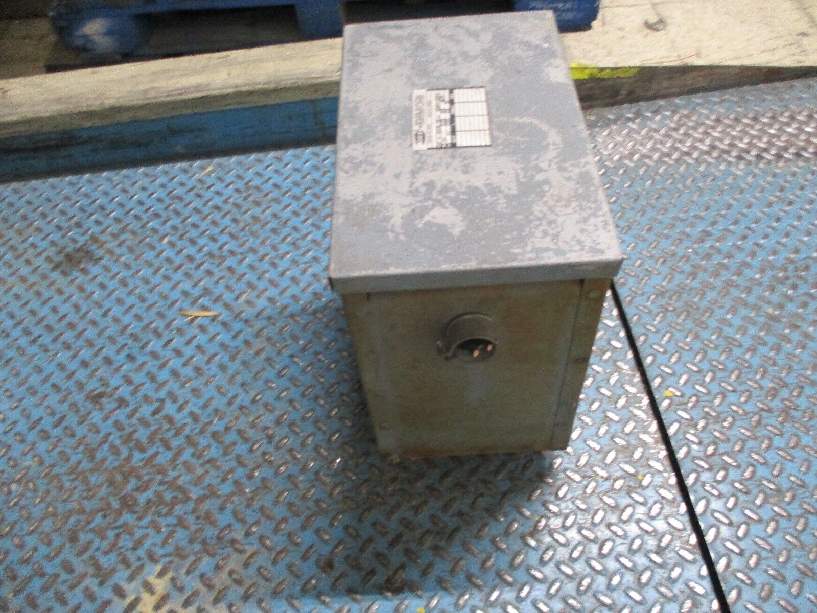 BEE Transformer 12831 45KVA 1Ph Pri: 208V Sec: 230V 60Hz Used