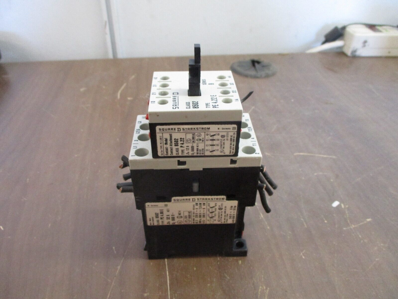 Square D Contactor 8502 PE4.00E 120V Coil 32A 600V w/ Aux Contact Block Used