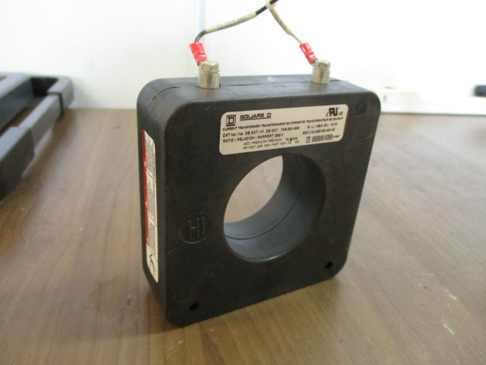 Square D Current Transformer 74R-251-002 Ratio 250:1A 600V 50-400Hz 10kV BIL