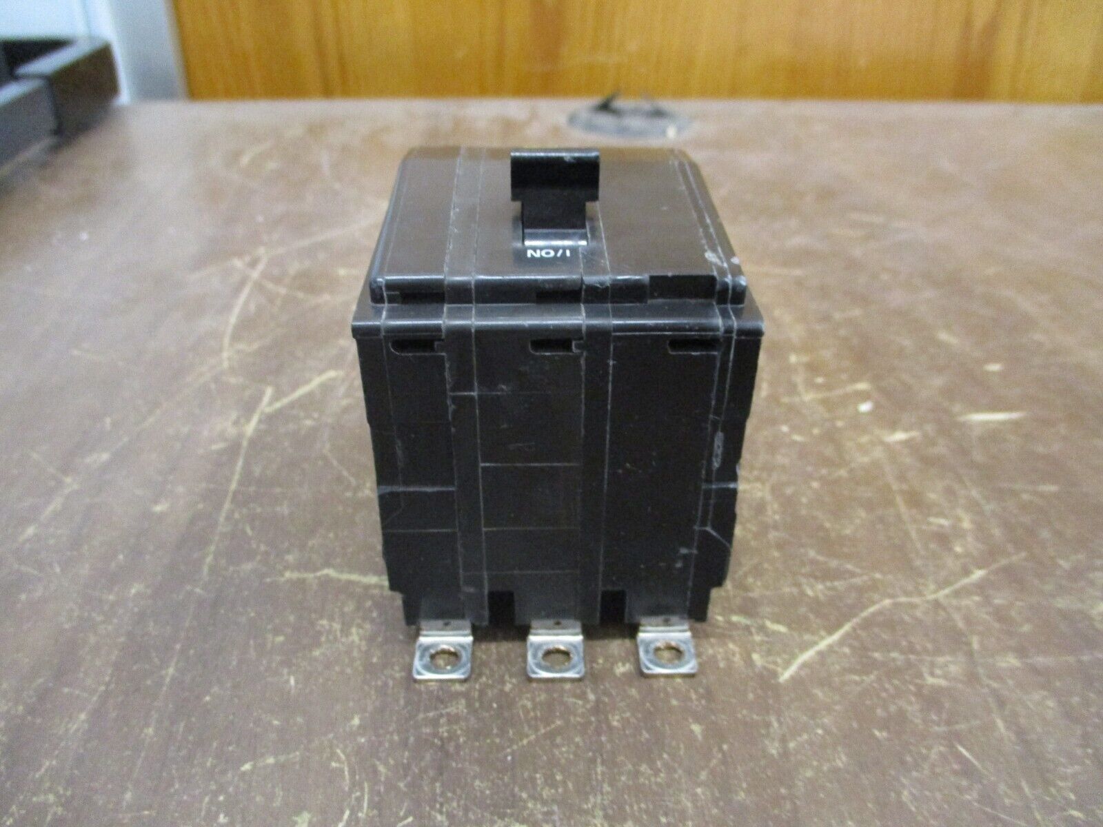 Square D Circuit Breaker QOB320 20A 240V 3P *No Screws* *Chipped* Used