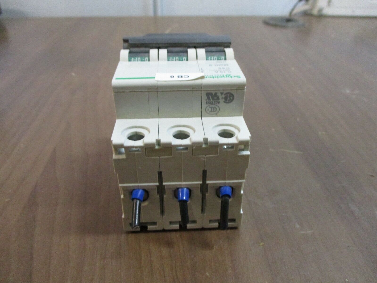 Schneider Electric Multi 9 Circuit Breaker 24466 10A 480Y/277V 3P Used