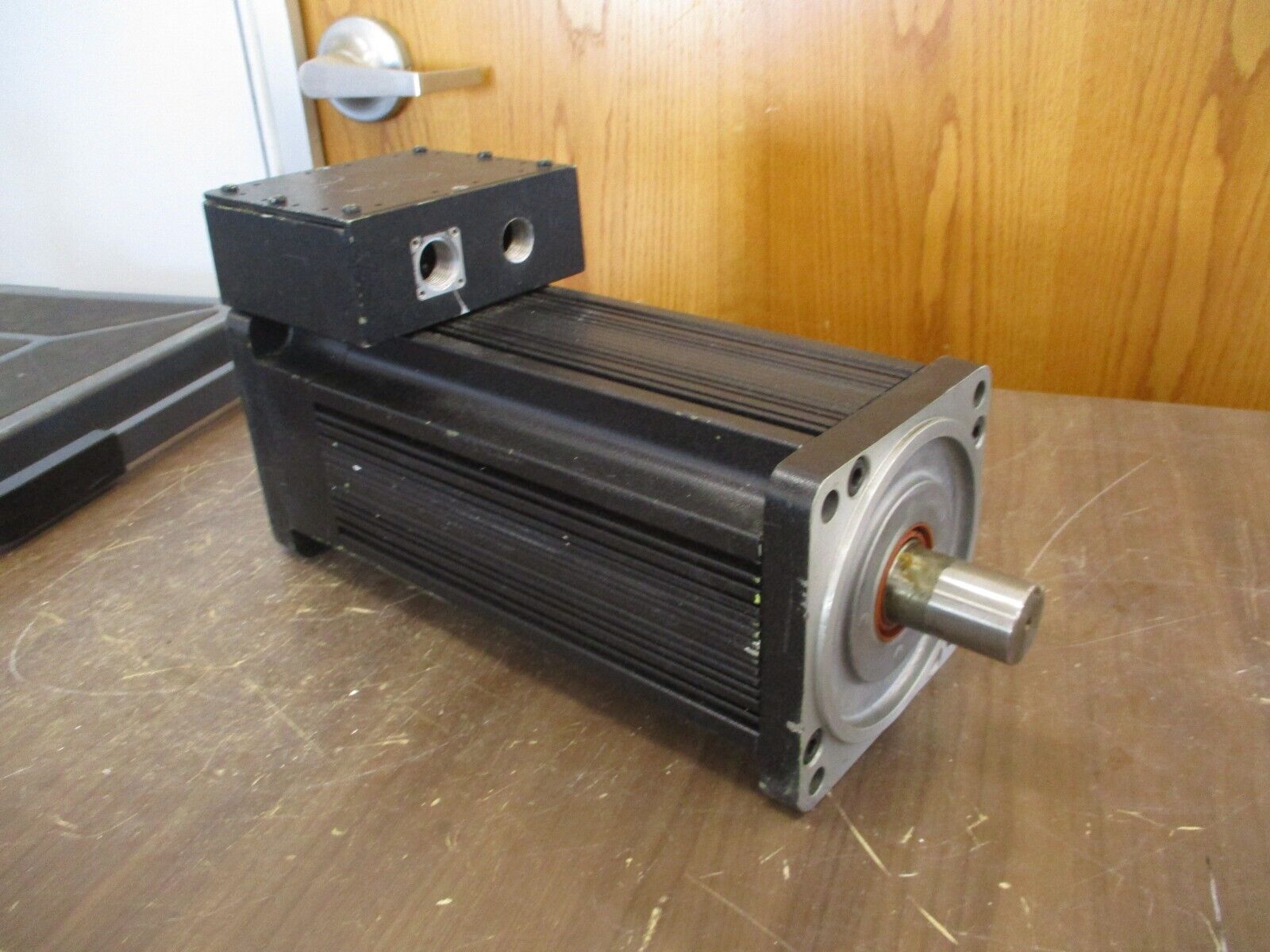 Kollmorgen Goldline AC Servo Motor M-613S-B-41 4000RPM 230V 200Hz 20.0A Cont.