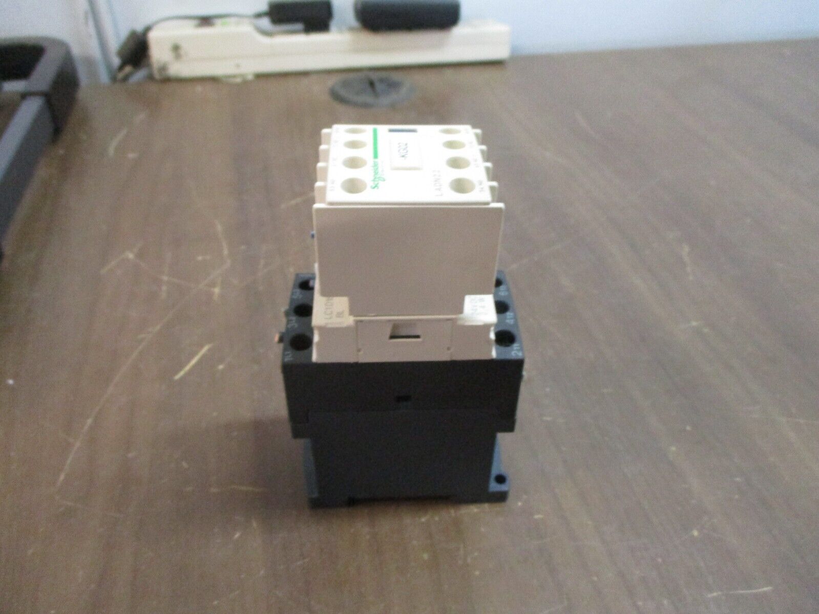 Schneider Electric Contactor LC1D18 BL 24VDC Coil w/ Aux Contact Block Used