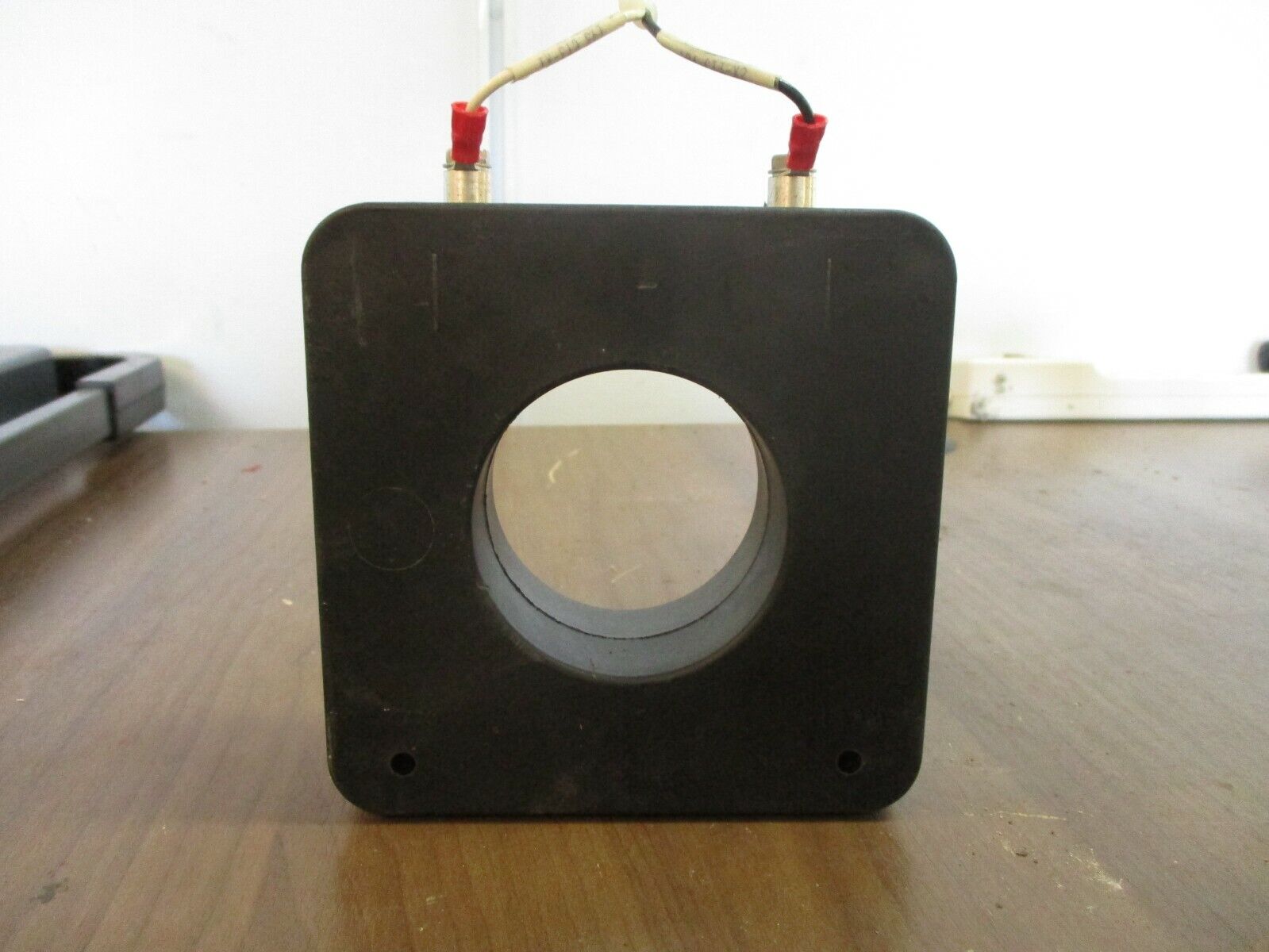 Square D Current Transformer 74R-251-002 Ratio 250:1A 600V 50-400Hz 10kV BIL