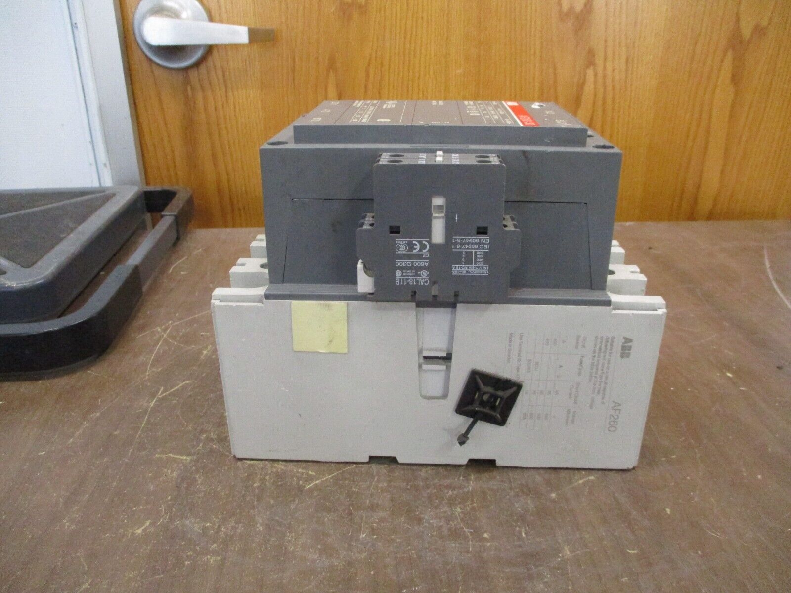 ABB Contactor AF260-30 20-60VDC Coil 350A 600V *Scratched* Used