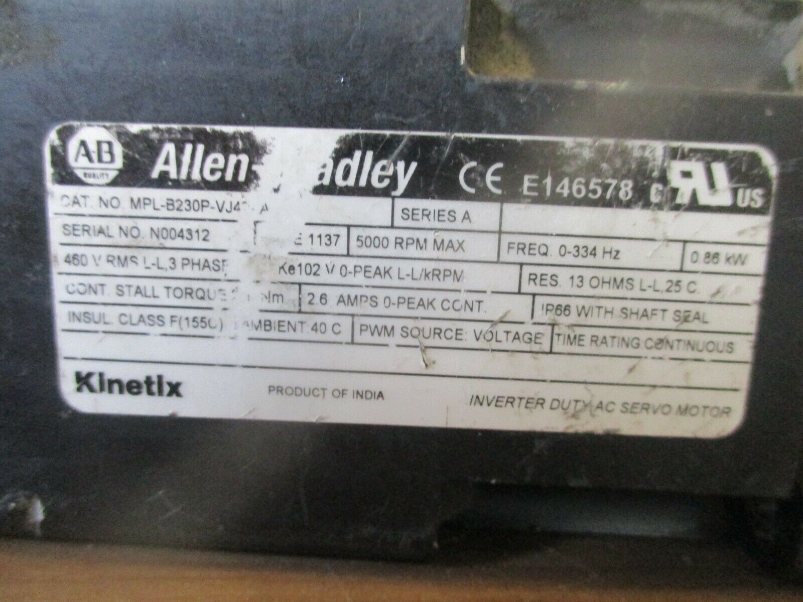 Allen-Bradley Kinetix AC Servo Motor MPL-B230P-VJ42AA Ser. A 0.86KW 5000RPM Used