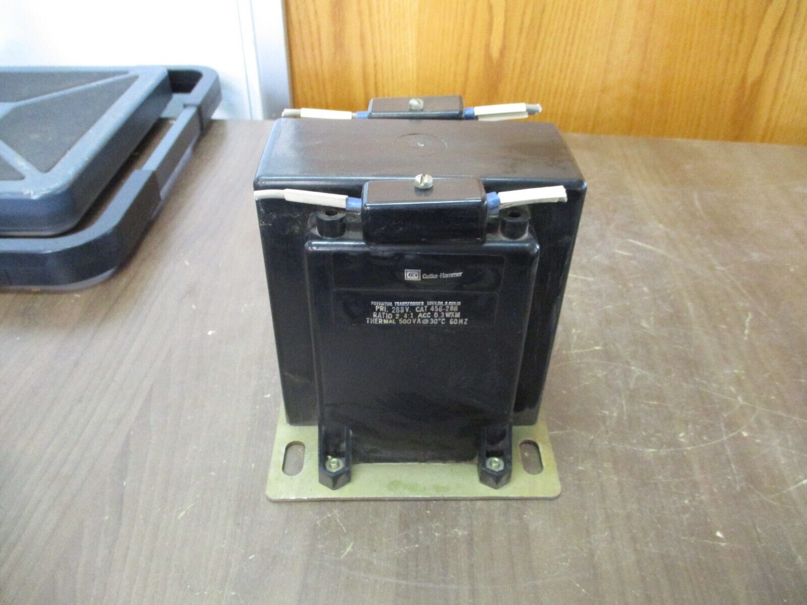 Cutler-Hammer Potential Transformer 456-288 Pri: 288V Ratio 2.4:1 500VA 60Hz