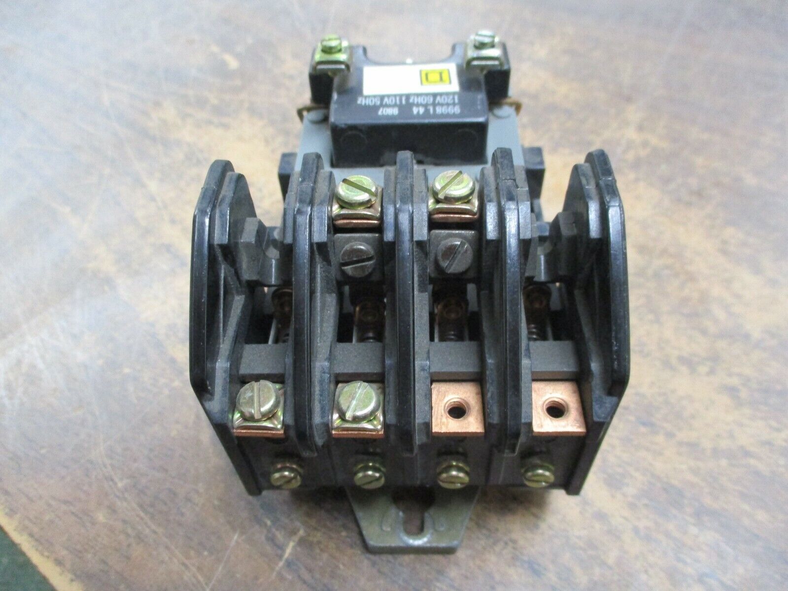 Square D Lighting Contactor 8903 L0 40 120V Coil 20A 250VDC Used