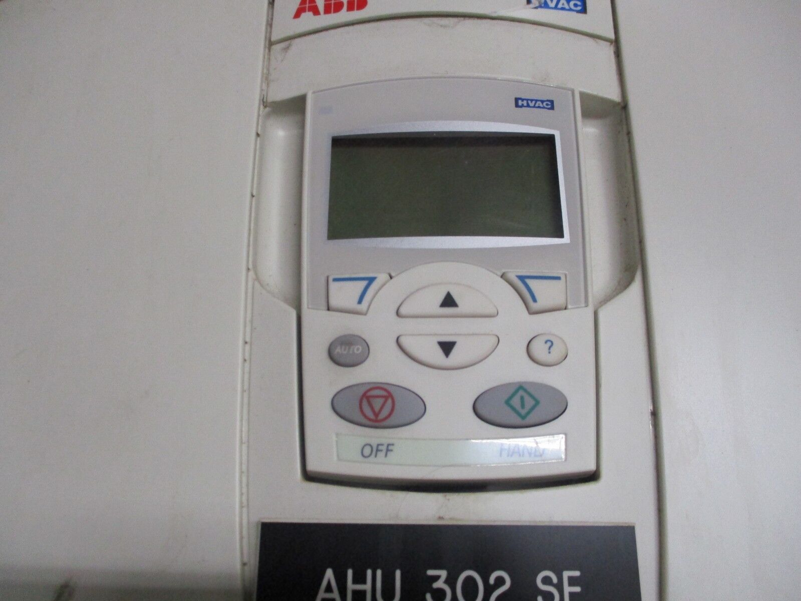 ABB ACH550 AC Drive ACH550-UH-157A-4 125HP 3Ph w/ Keypad Used