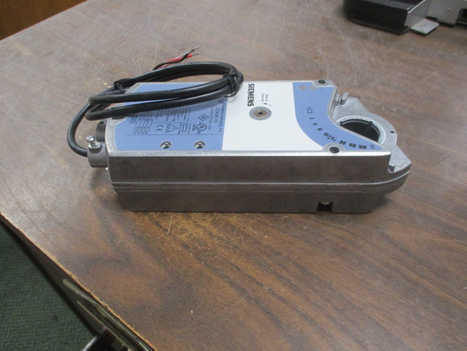 Siemens Actuator 985GCA161U 24V AC/DC 50/60Hz 7VA 160lb-In Used