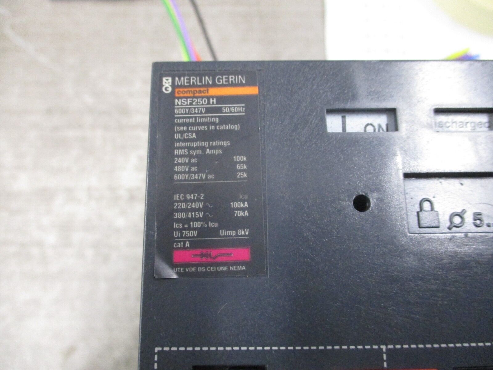 Merlin Gerin Compact Circuit Breaker NSF250 H 250A 600Y/347V 50/60Hz Used