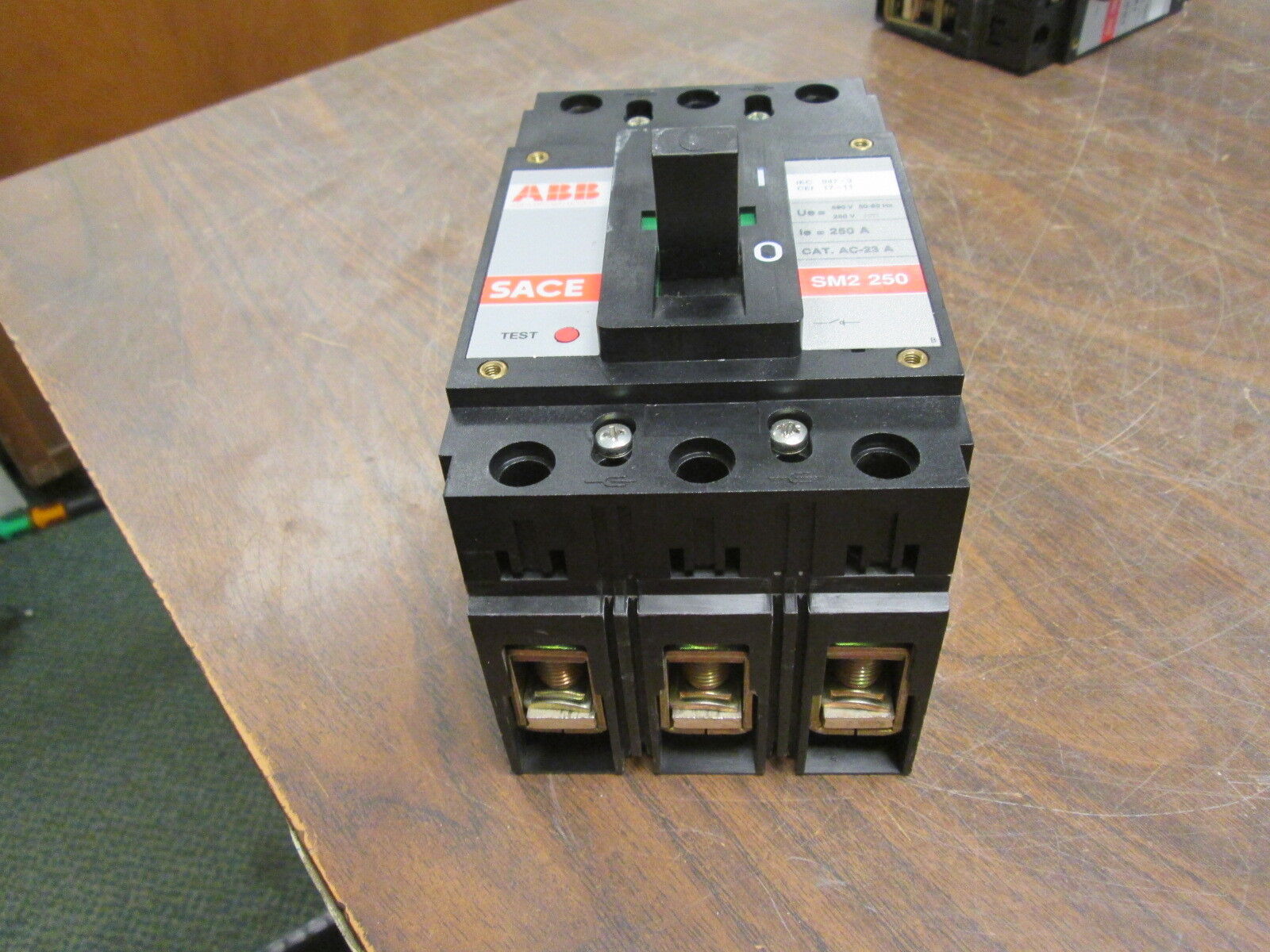 ABB Sace SM2 250 Circuit Breaker AC-23A 250A 690V 50/60Hz 3P Used