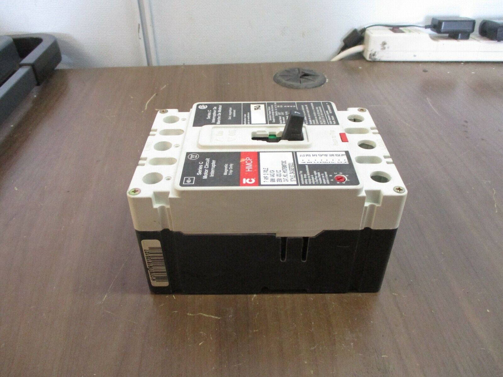 Cutler-Hammer Circuit Breaker HMCPS007C0C 7A 600V 3P Used