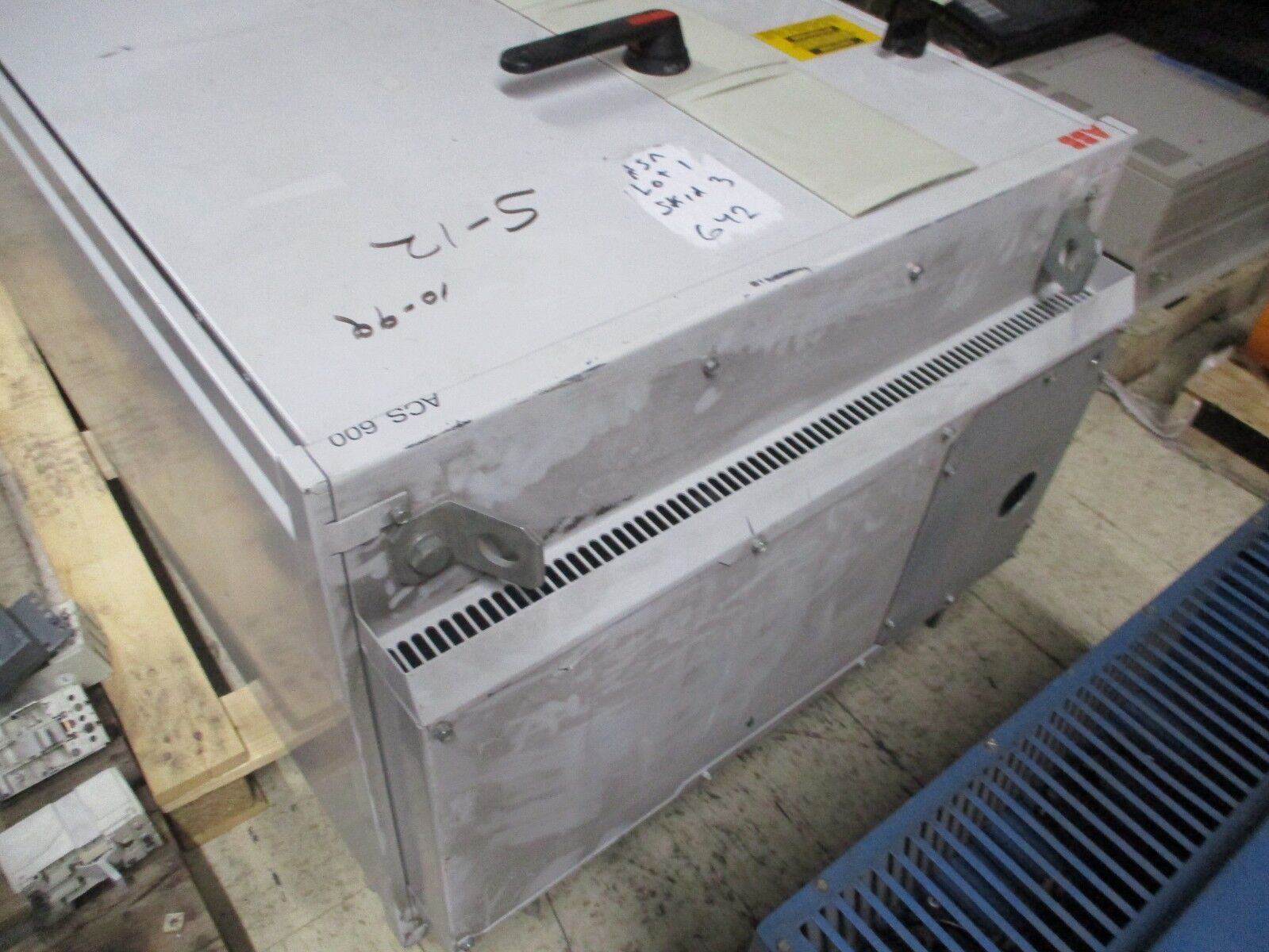 ABB ACS600 AC Drive ACS607-0140-4-000B5A00841 100HP 3Ph Used