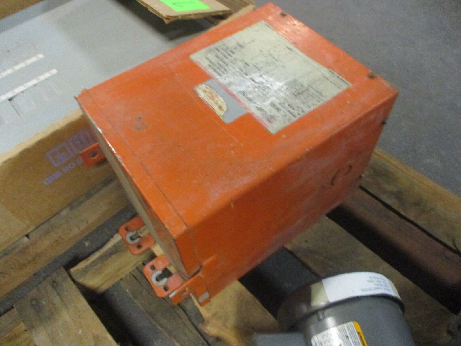 Cutler-Hammer 3R Transformer S20N11E07A 7.5kVA Pri: 240/480V Sec: 120/240V 1Ph