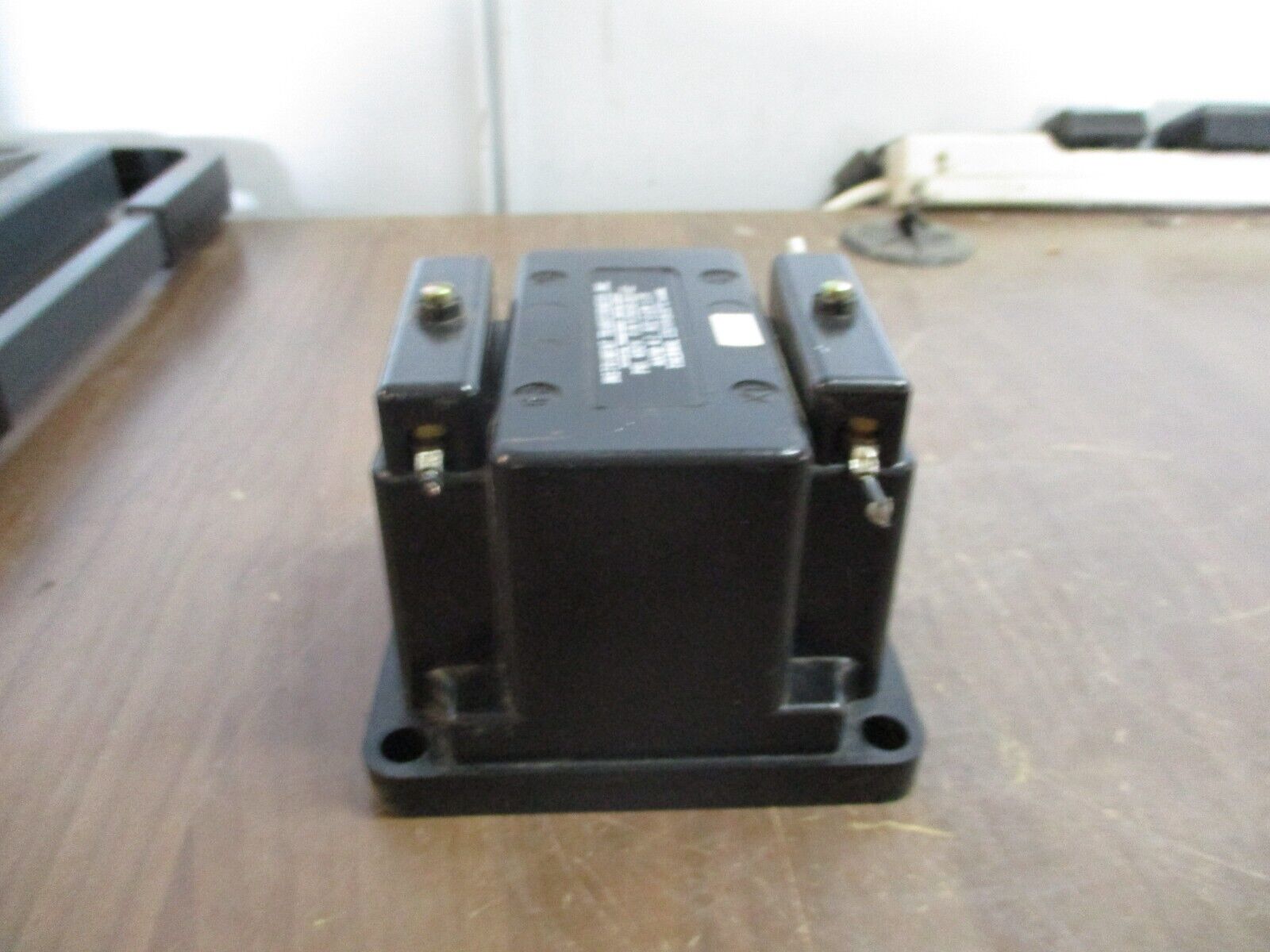 Instrument Transformers Potential Transformer Y25646-001-02 Pri: 480V Ratio 4:1