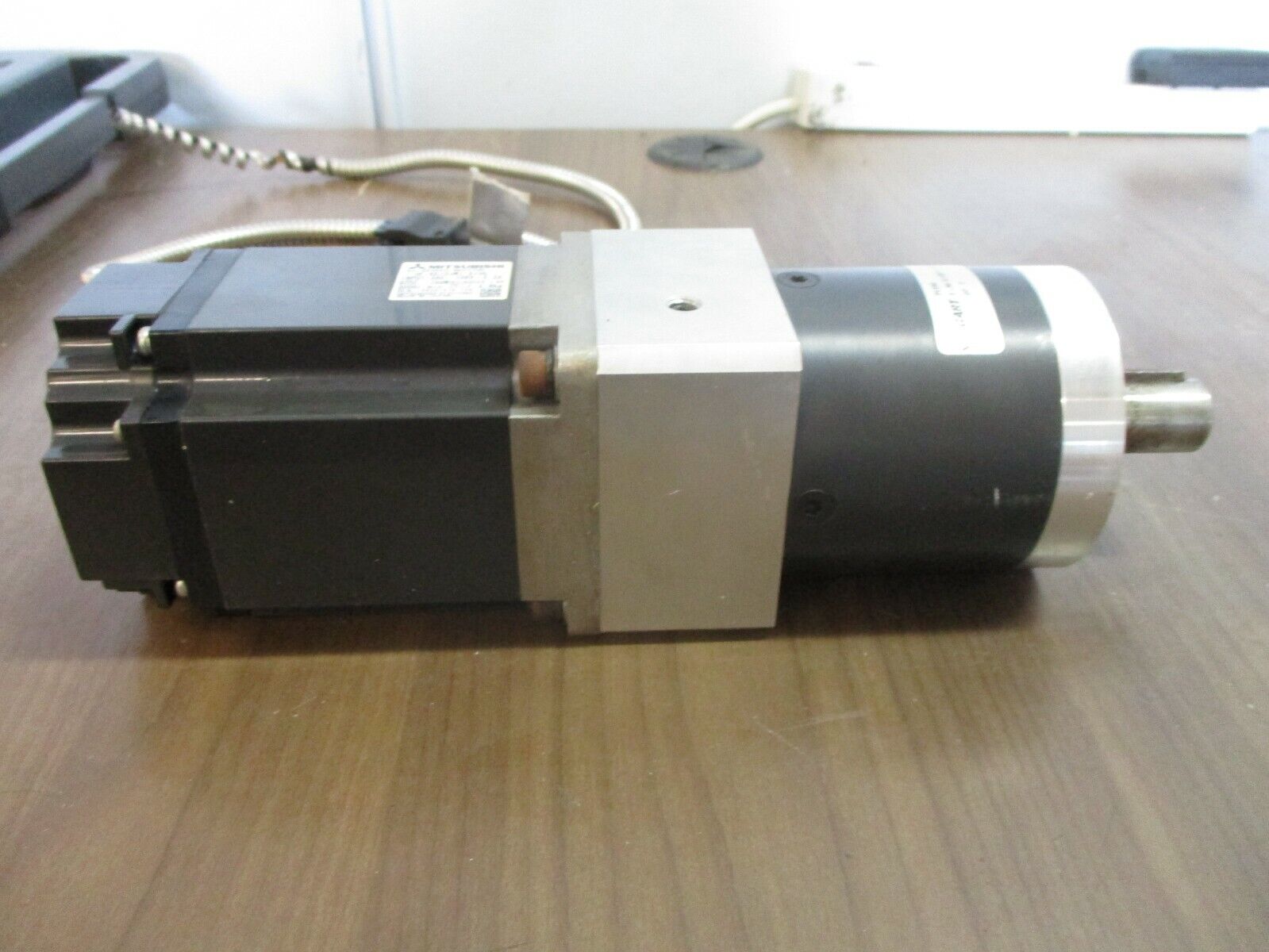 Mitsubishi / Neugart Servo Motor w/ Gear HF-KE73JW1-S100 / PLE80 750W 106VAC