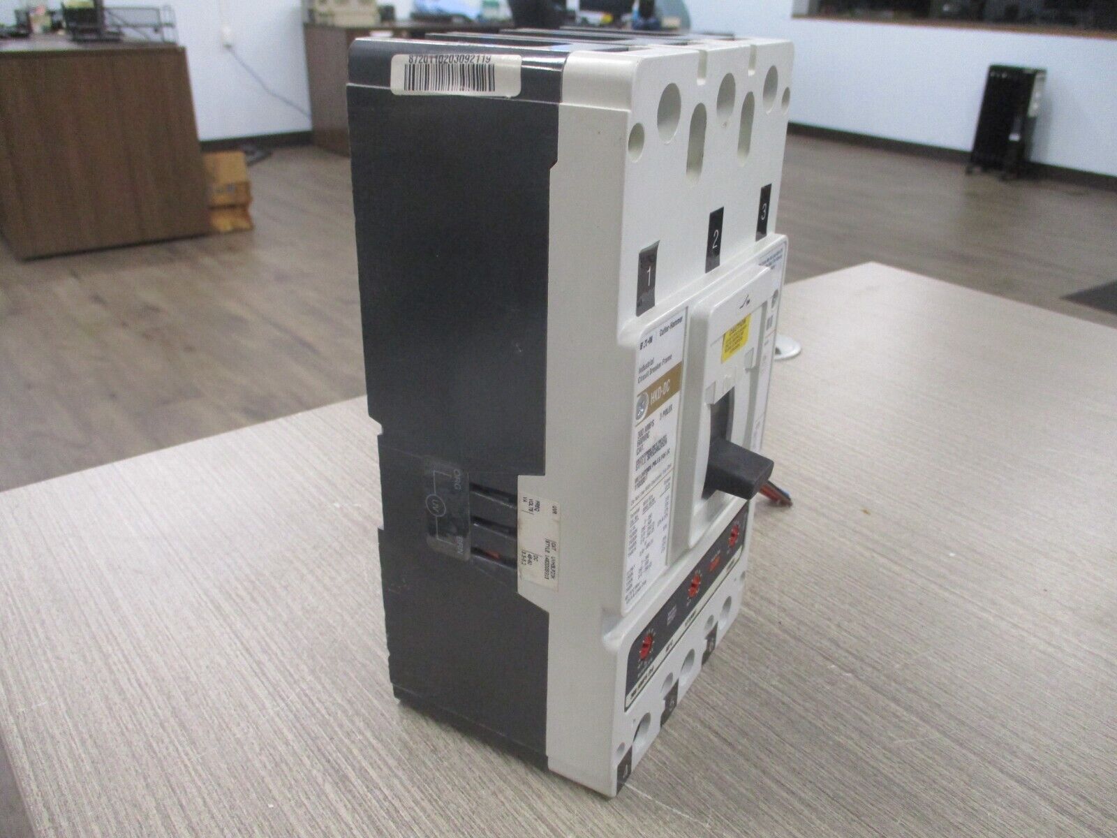 Eaton HKD-DC Circuit Breaker HKDDC 3300A 1301T100 1201 300A 600VDC 3P Used