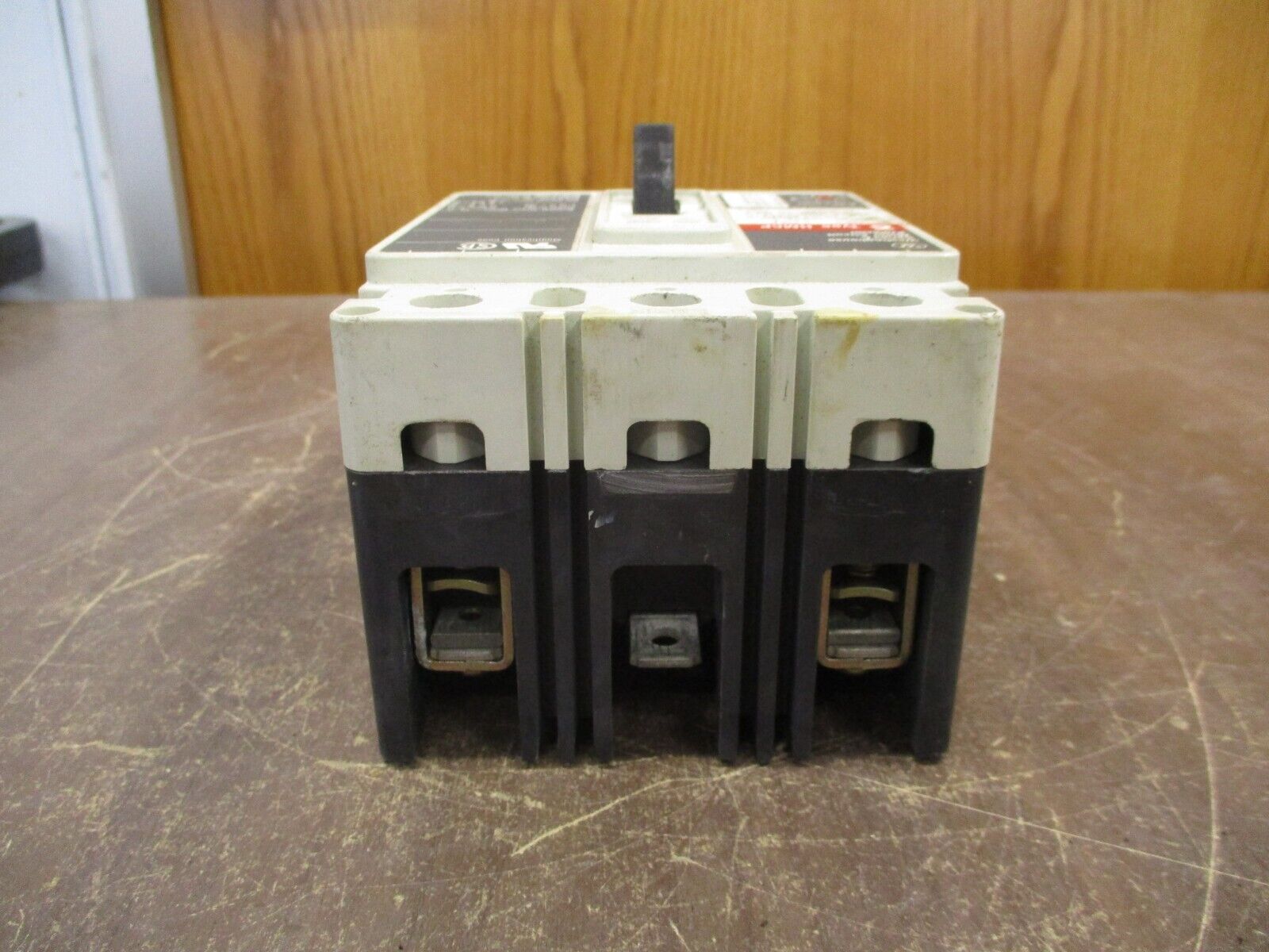 Westinghouse Circuit Breaker HMCP030H1C 30A 600V 3P *Missing Lug* Used