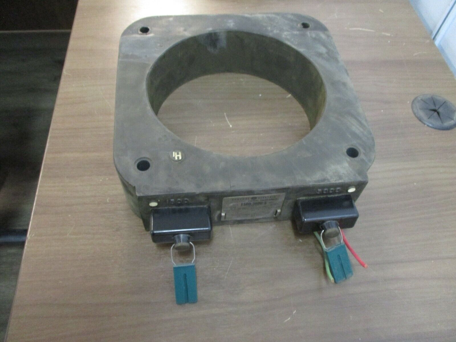 GE Type JCD-0 Current Transformer 822X80 Ratio 1500/3000:5A 600V 24-400Hz Used