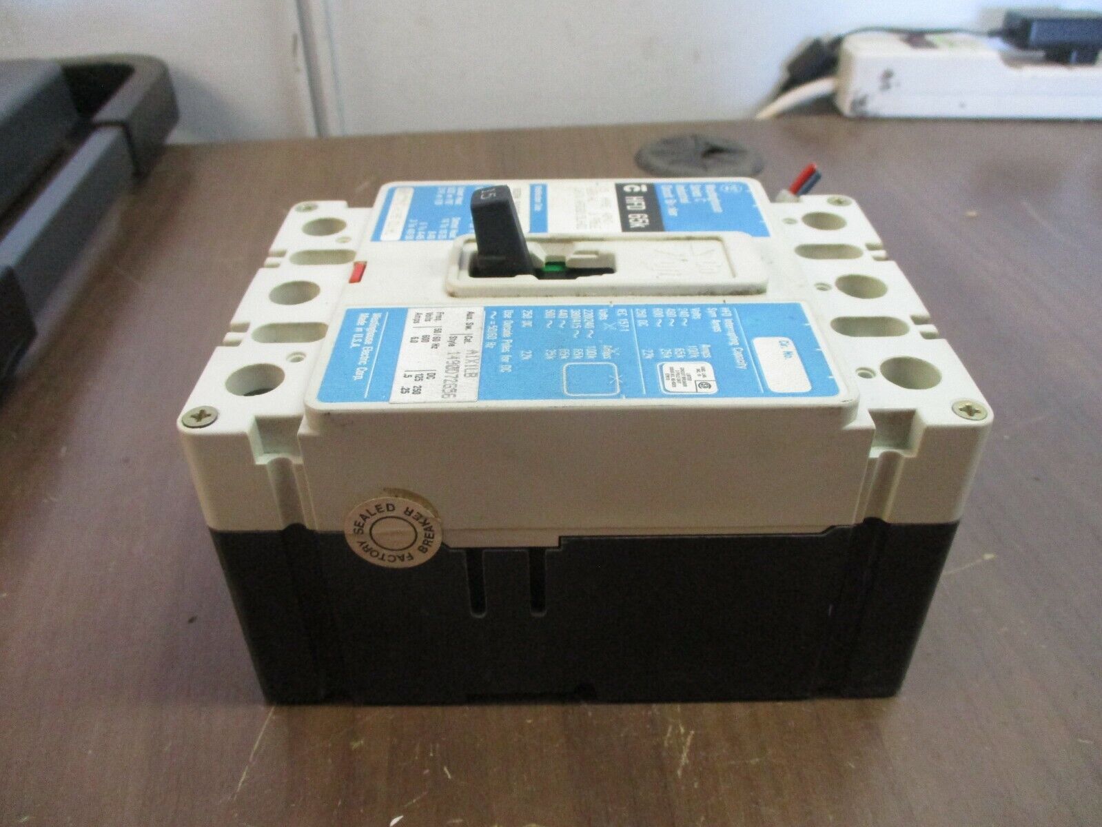 Westinghouse HFD 65K Circuit Breaker w/ Aux HFD3015LA02 15A 480V 3P Used