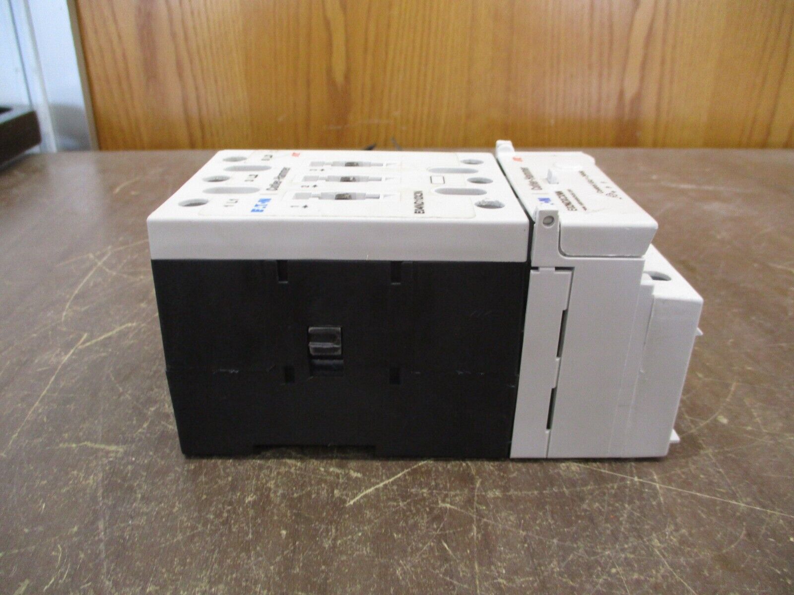 Eaton Contactor E04ND10X3N 24VDC Coil 130A 600V *Broken Cover* Used