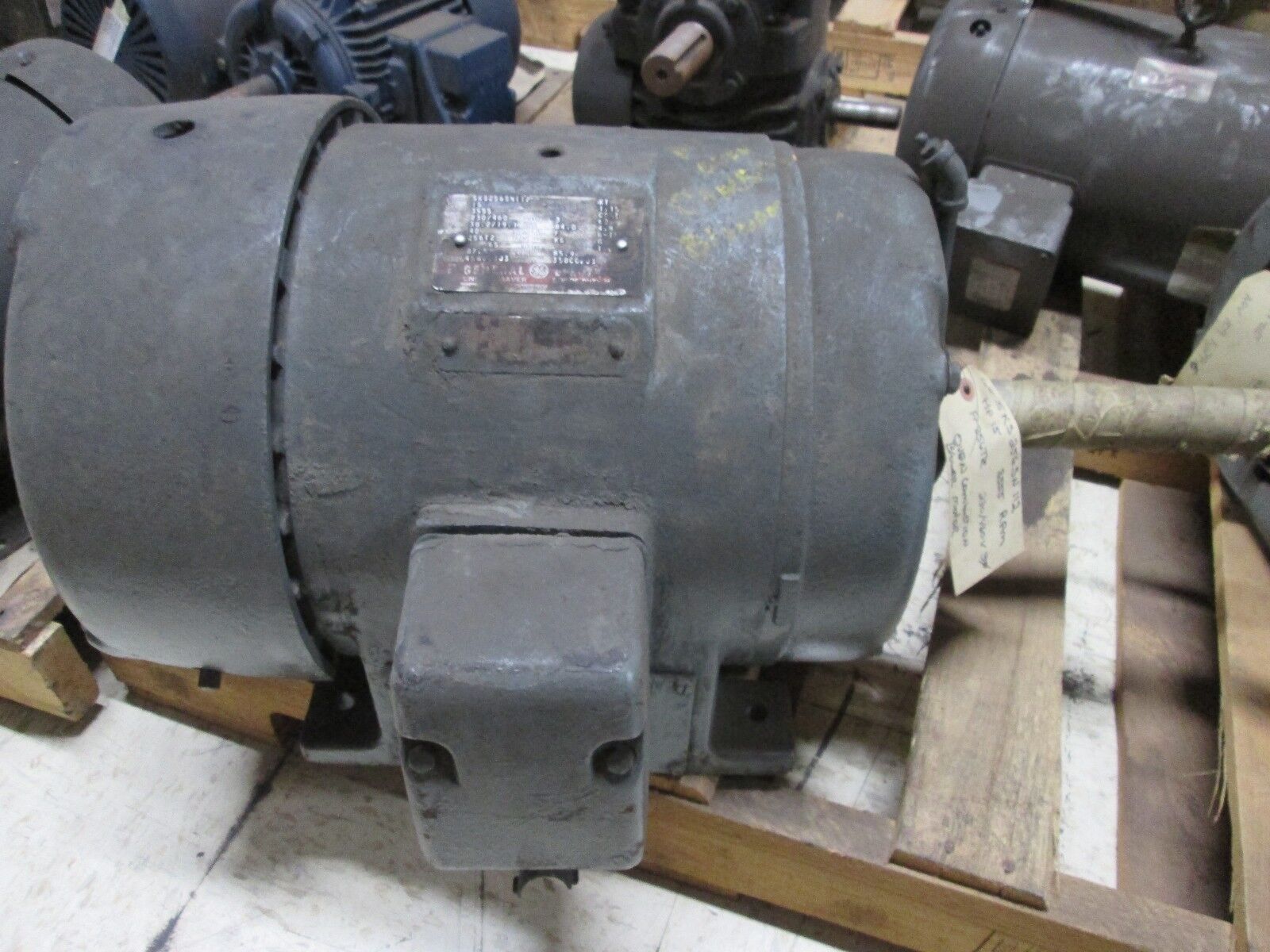 GE Energy Saver Severe Duty Motor 5KS256SN112 15HP 3555RPM 38.2/19.1A 3Ph Used