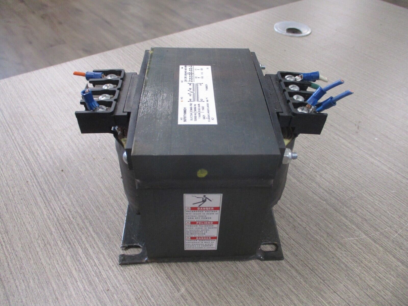 Square D Transformer 9070T1000D1 1KVA Pri:240/480, Sec: 120V .Used.