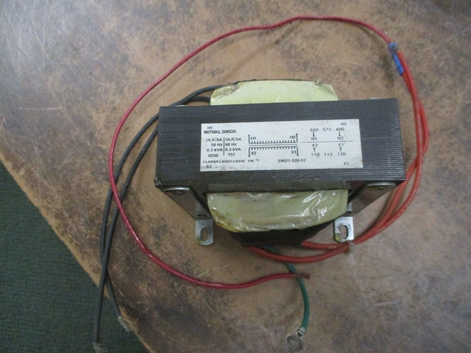 Square D Transformer 9070KL300D5 0.300KVA Pri: 600V Sec: 120V Used