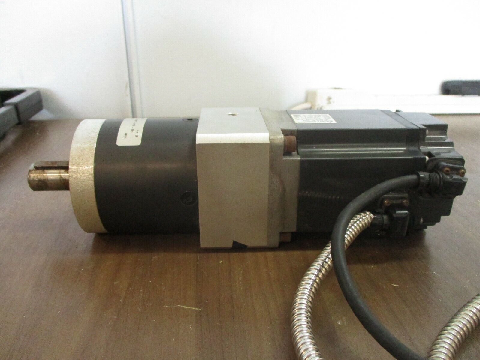 Mitsubishi / Neugart Servo Motor w/ Gear HF-KE73JW1-S100 / PLE80 750W 106VAC