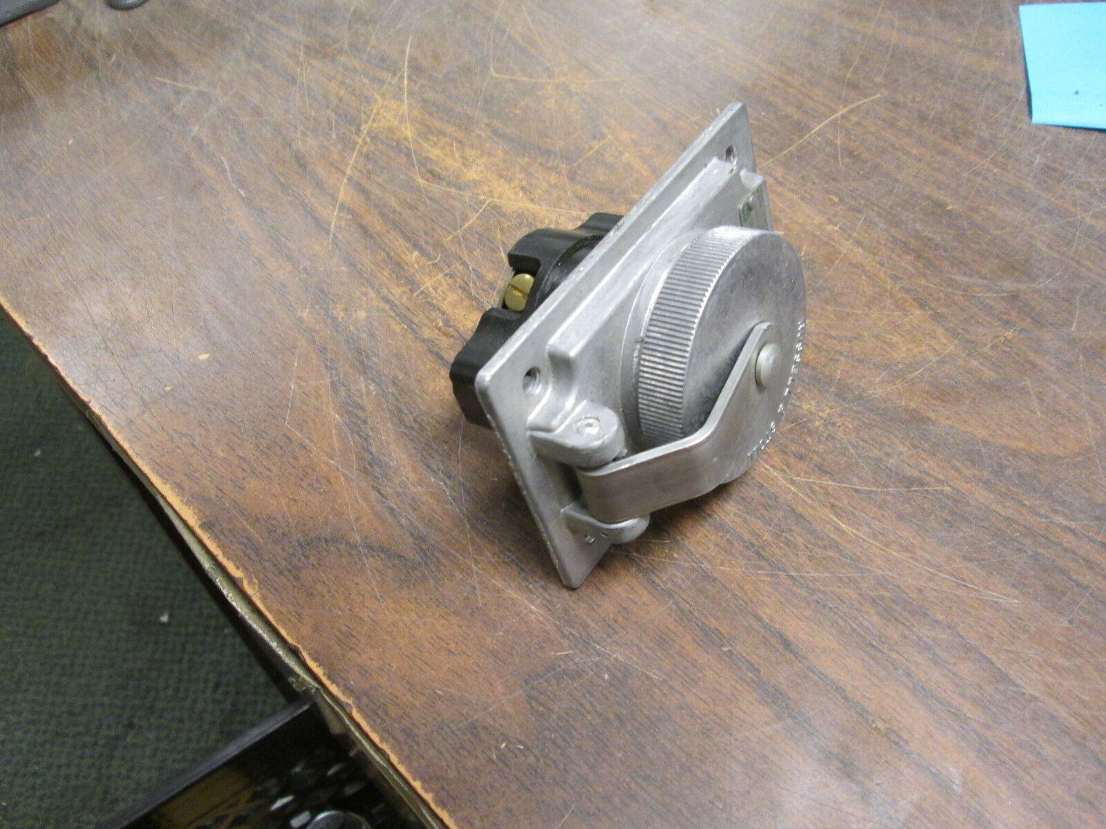 Thomas & Betts / Russellstoll Receptacle 3753 20A@600V 30A@250V 3W Used